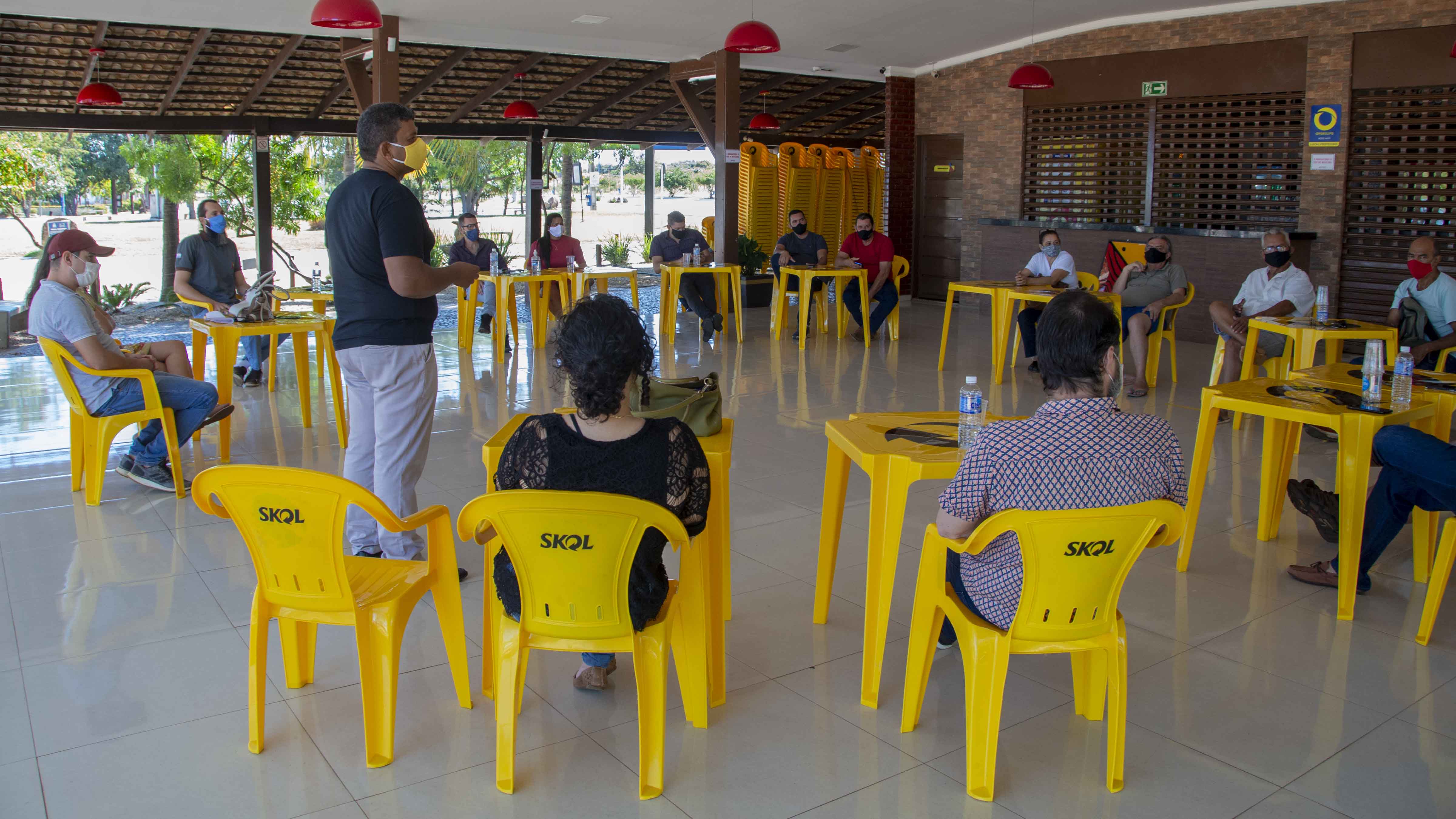 Técnicos da Agtur e empresários avaliam os primeiros dias de reabertura dos restaurantes da Praia da Graciosa