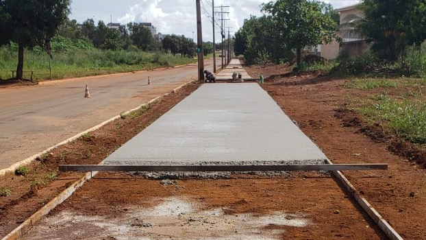Obras de ciclovia e calçadas continuam em vários pontos da cidade