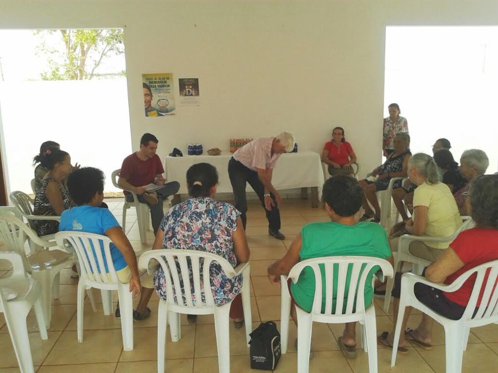 Grupo da terceira idade no Cras da 1.304 Sul recebe orientações e café da manhã da Sedes