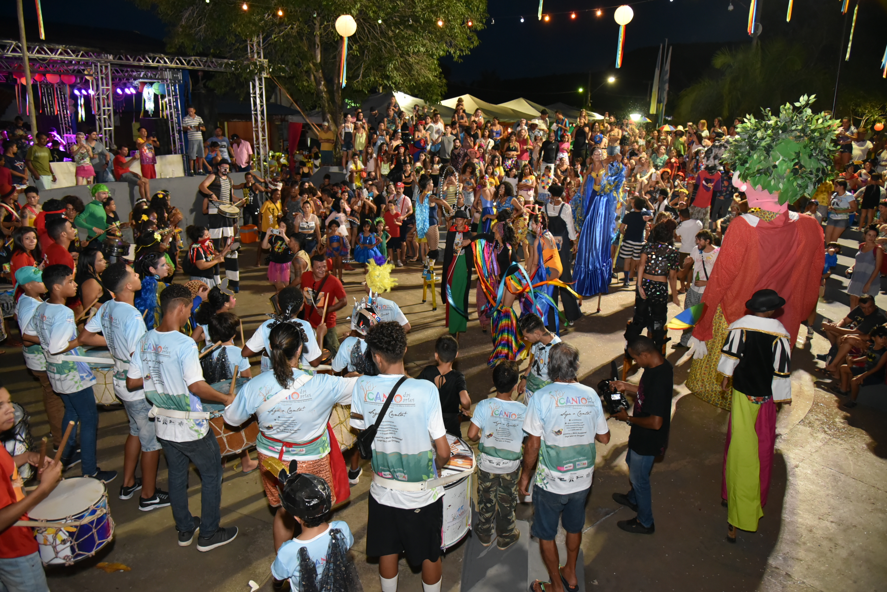 Grupo Tambores do Tocantins passeia por ritmos brasileiros na segunda noite do Carnaval de Taquaruçu