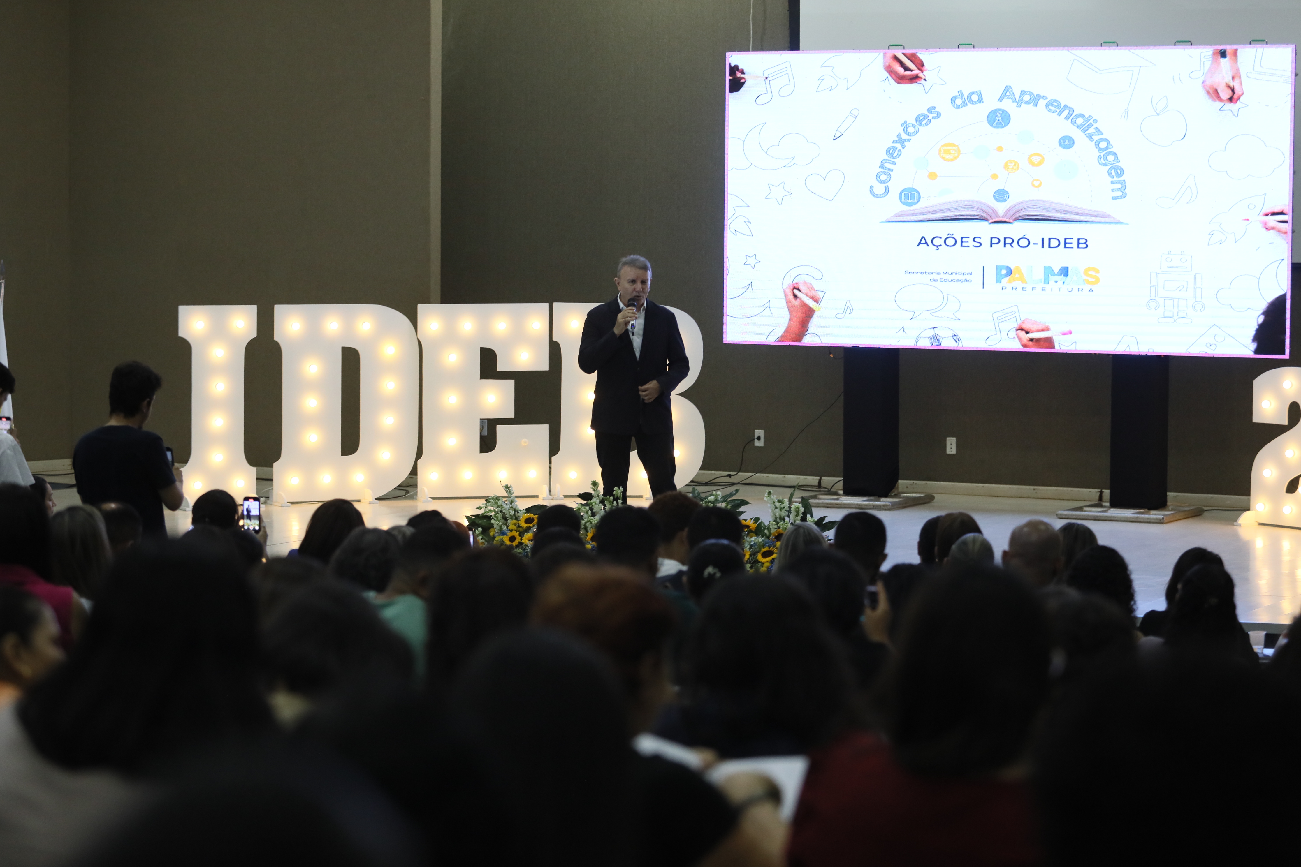 
Prefeito Eduardo Siqueira Campos prestigiou lançamento do Programa Conexões da Aprendizagem