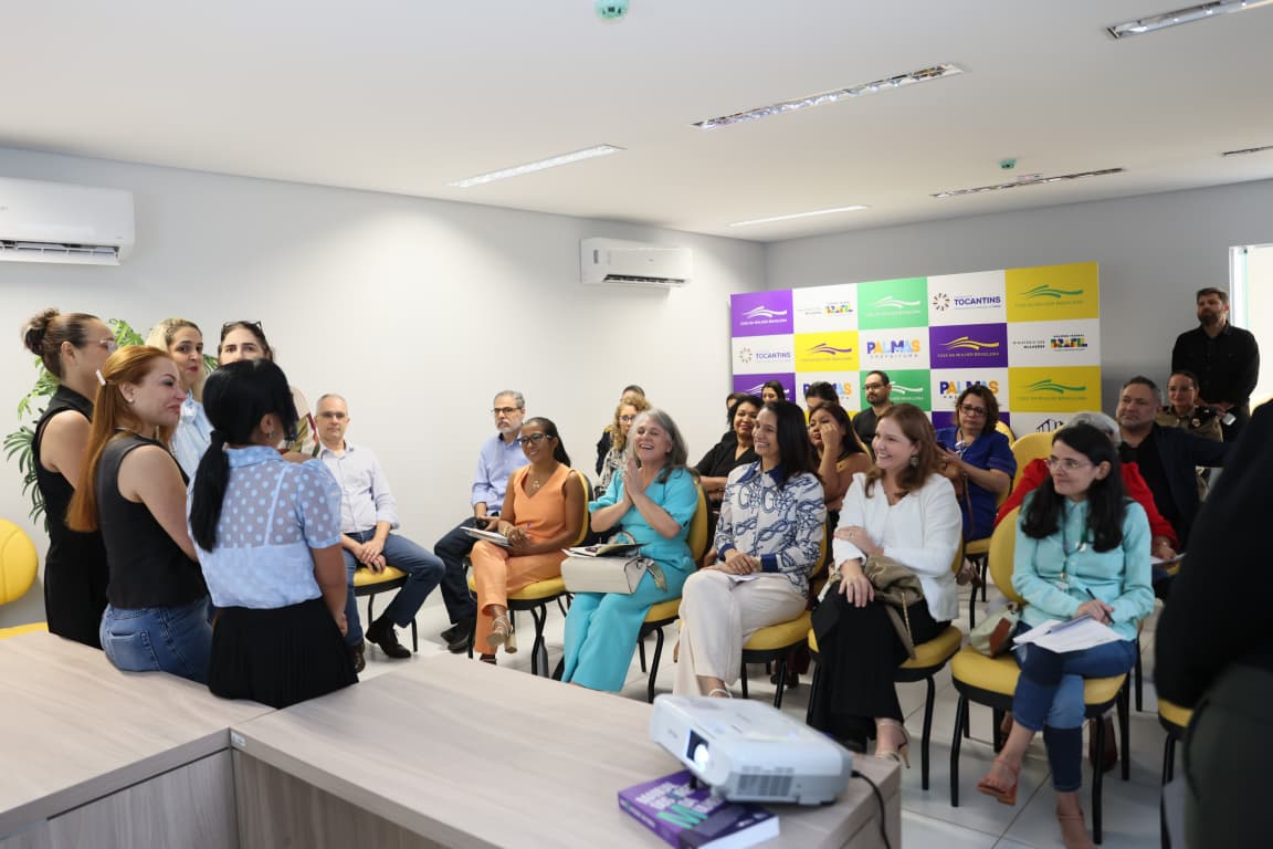 Primeira-dama e secretária municipal de Ação Social e da Mulher, Polyanna Siqueira Campos, participou da reunião da Rede Municipal de Proteção à Mulher
