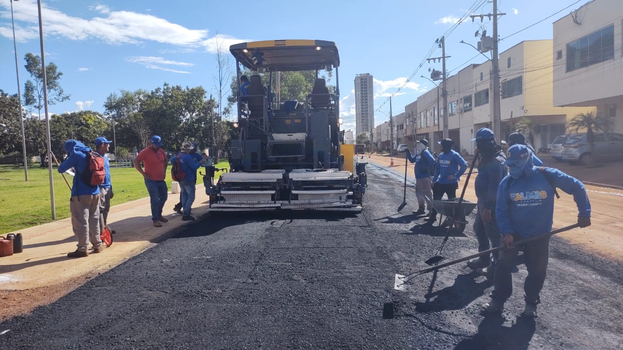 Pavimentação do estacionamento da obra da praça da Arso 41