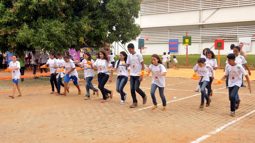 Alunos e educadores da rede municipal participam de ações das Caravanas do Esporte e das Artes