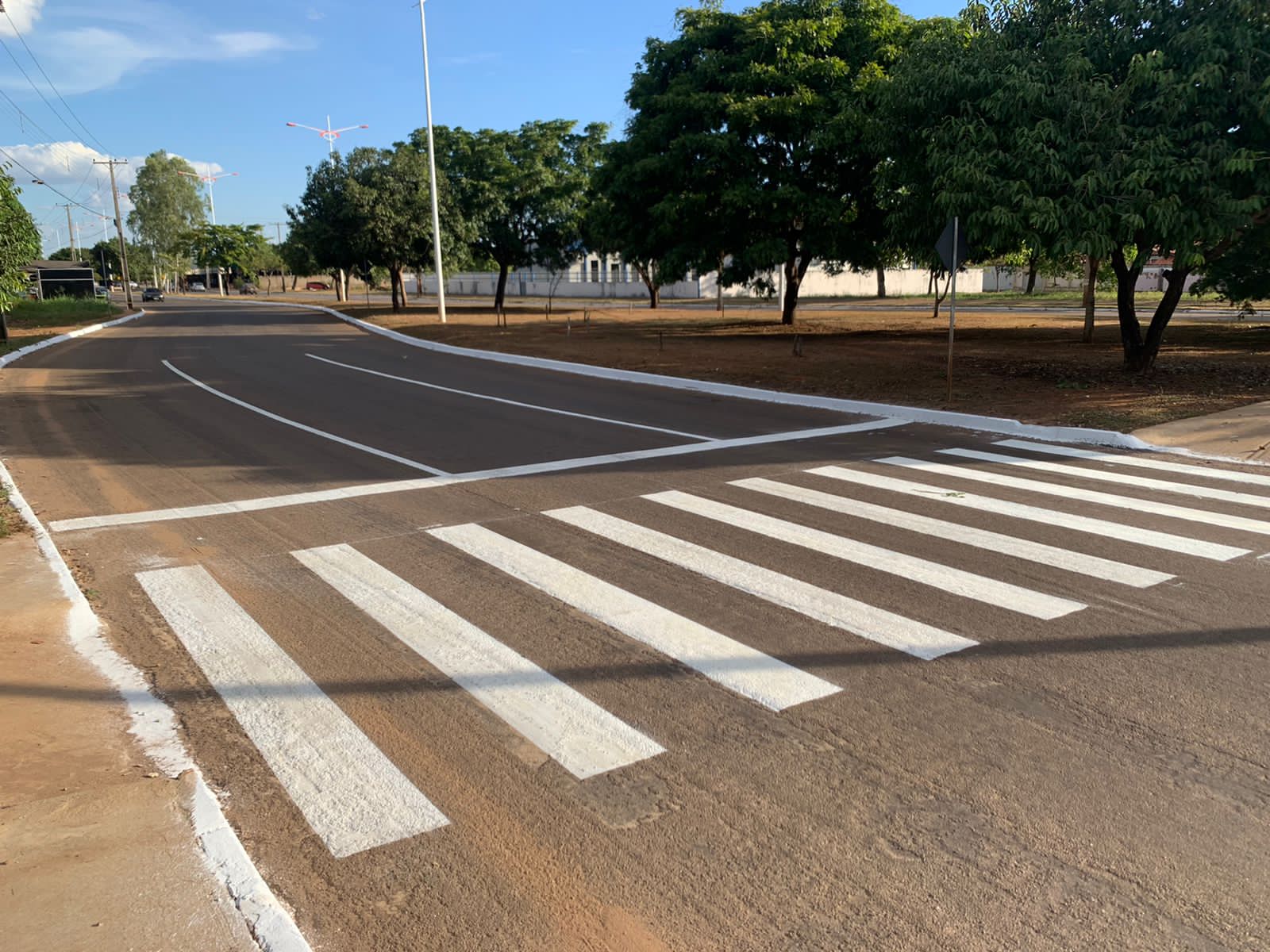 Faixas de pedestres em cinco avenidas da Capital recebem renovação de pintura