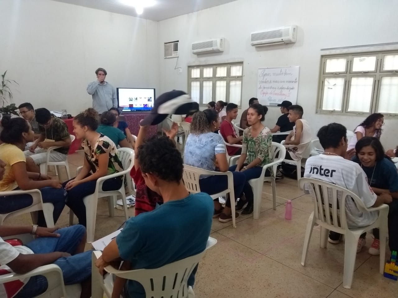 Entusiasmo de jovens e adultos marca encerramento de ciclo de palestras sobre trabalho e emprego, no Cras Aureny III