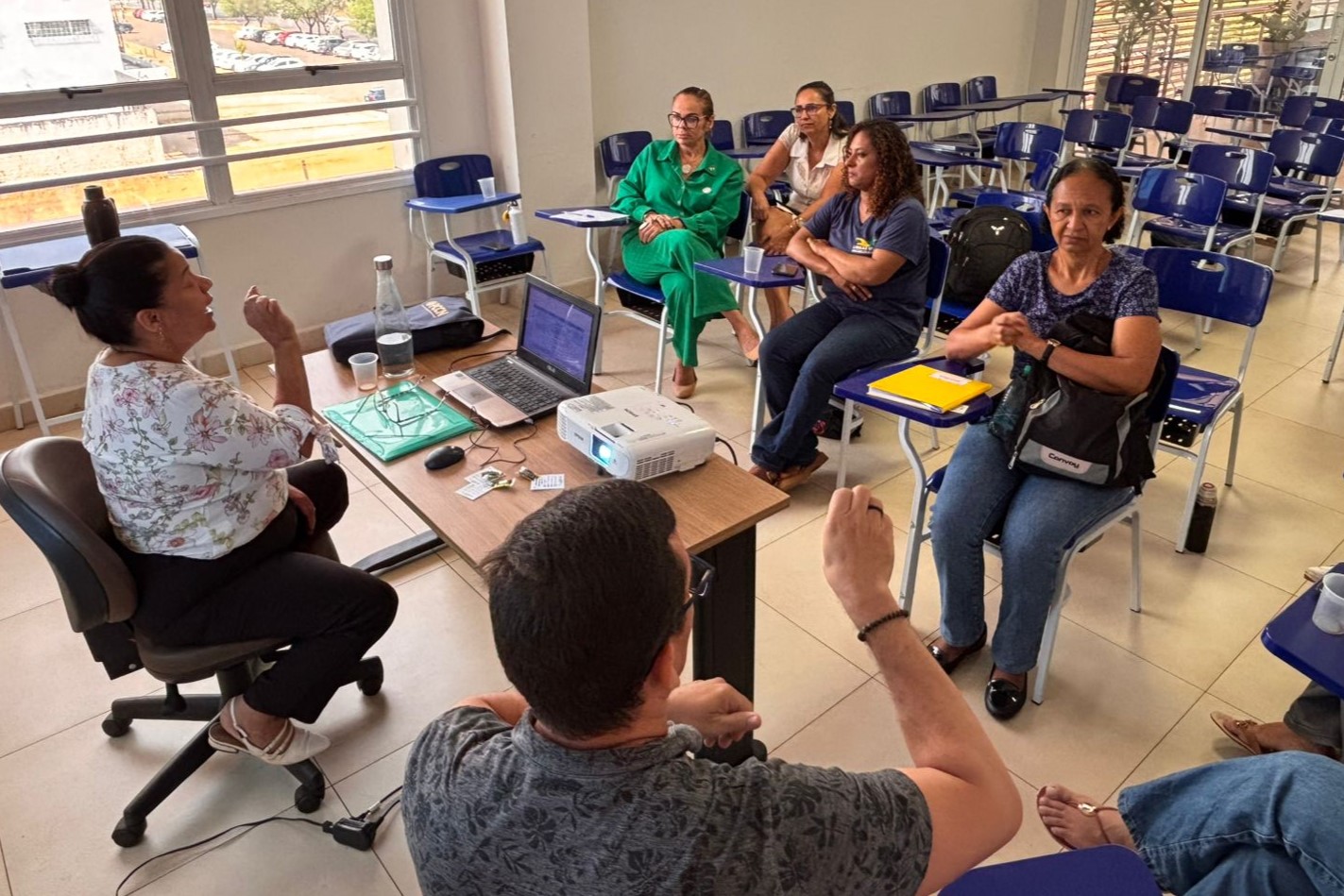Encontro reúne professores e supervisores pedagógicos com o objetivo de construir, de forma colaborativa, o currículo próprio da rede municipal de ensino
