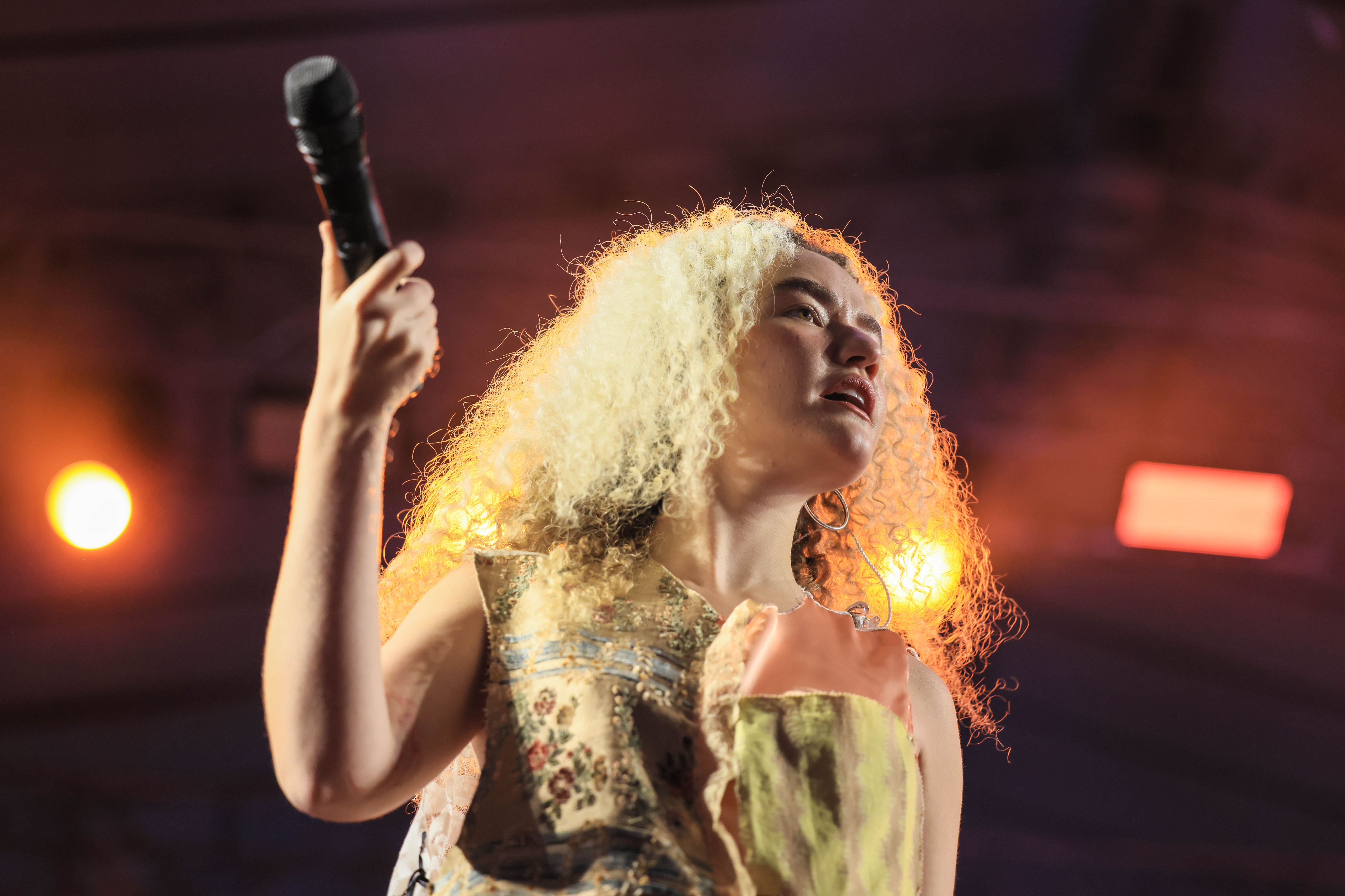 Vitória interagiu com o público admirador das canções do duo