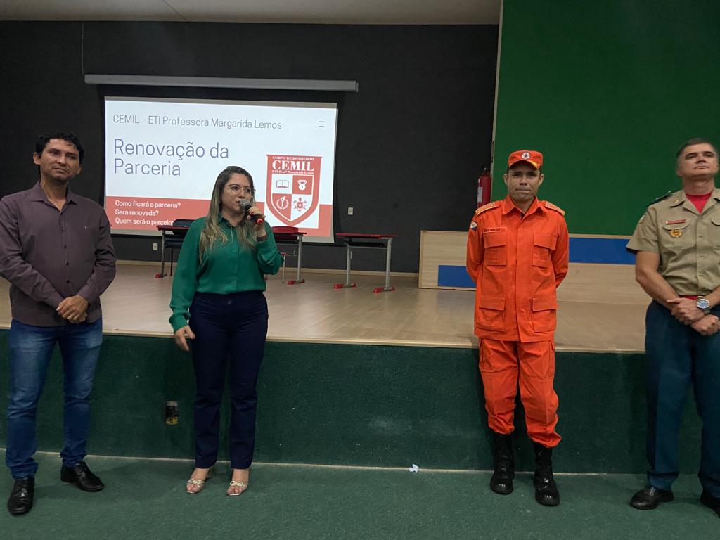 Educação renova cooperação técnica entre Corpo de Bombeiros e ETI Margarida Lemos
