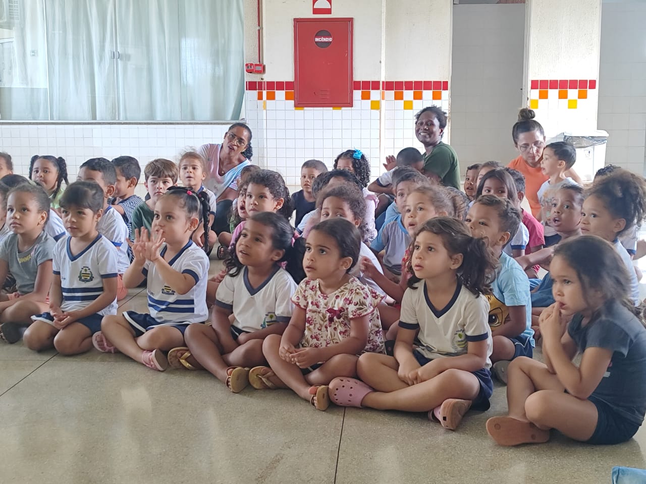 Olhares atentos para aprender as lições de segurança e cidadania no trânsito
