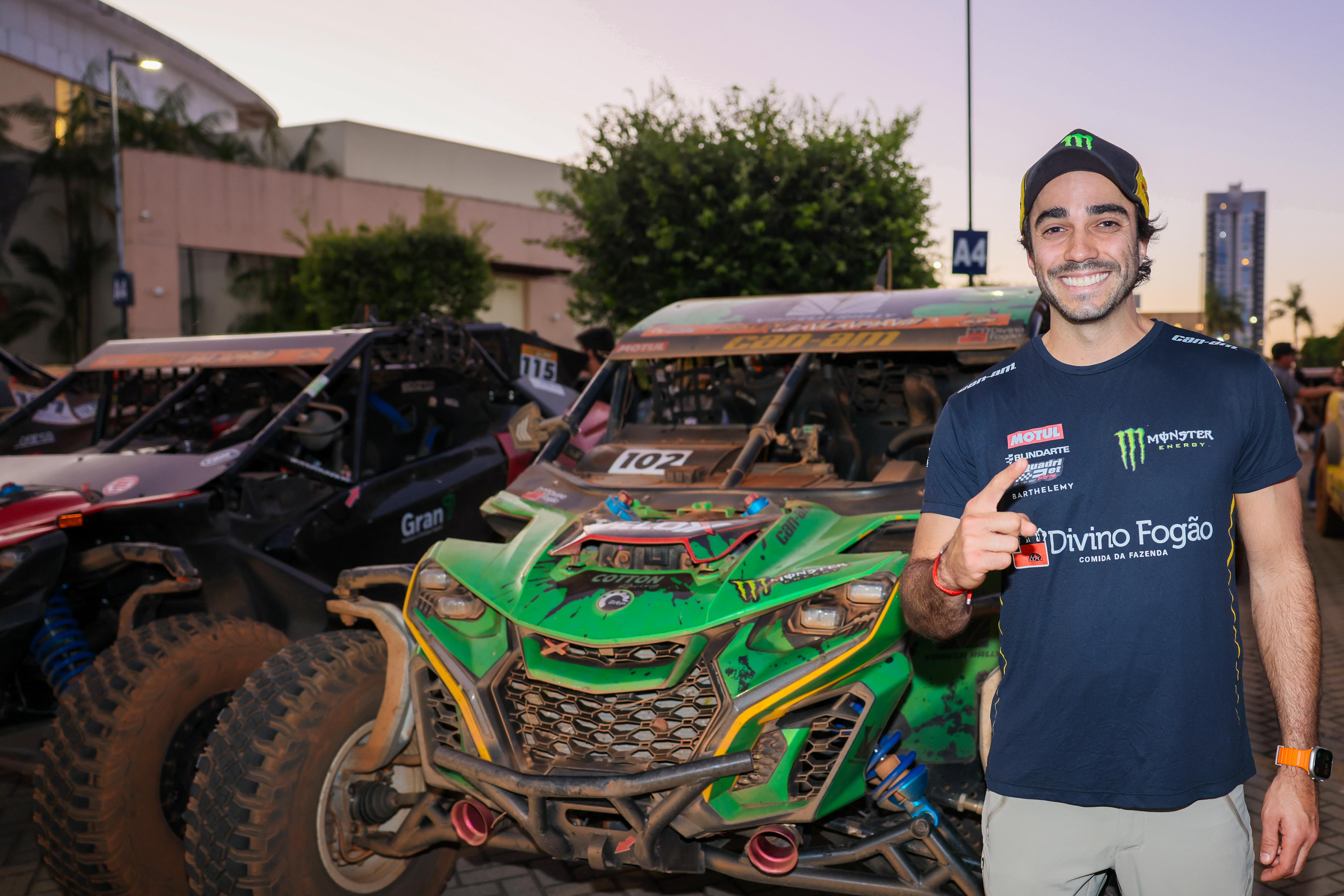 Rodrigo Varela se consagrou campeão na categoria UTVs (Foto: Regiane Rocha)