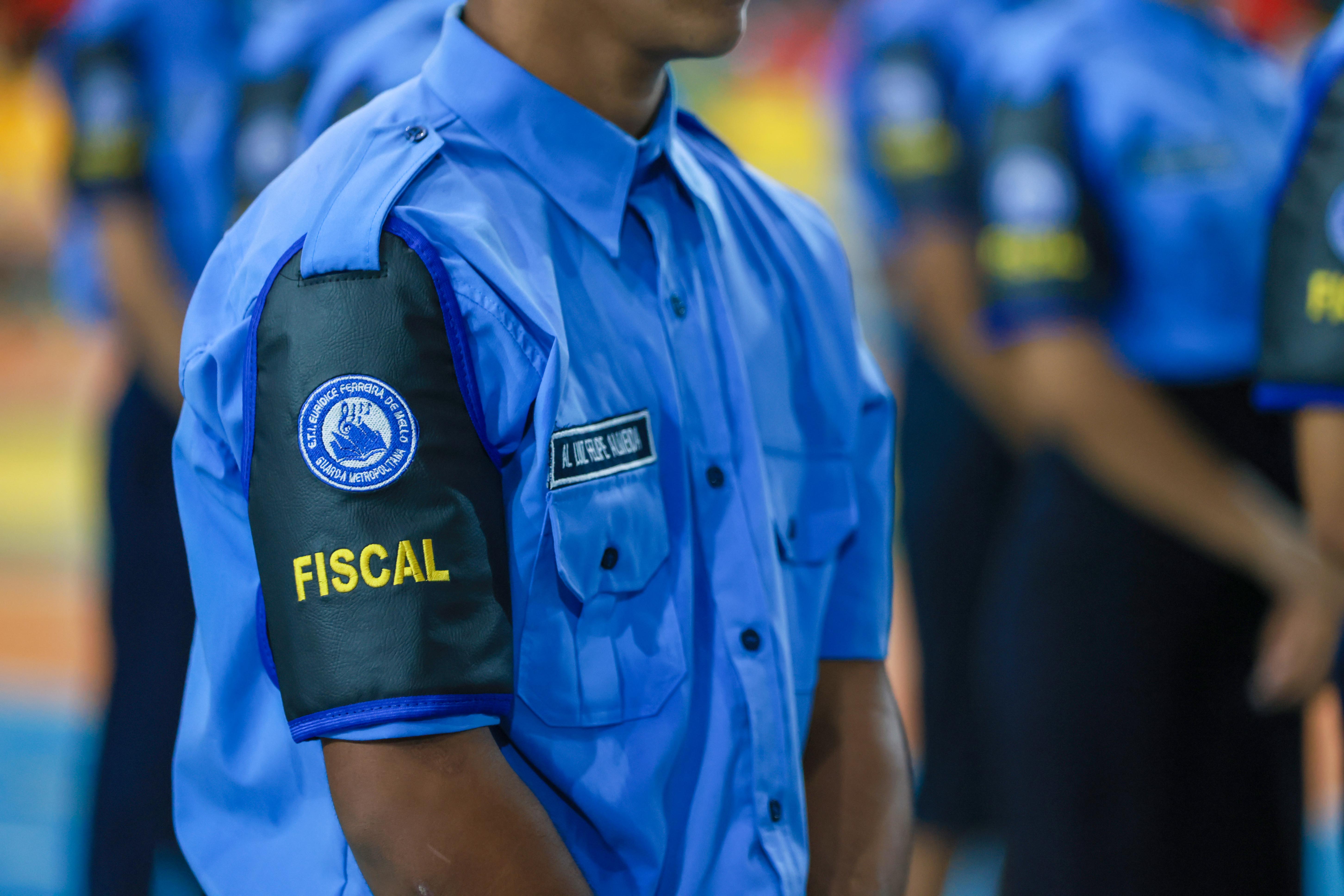 Os 23 alunos formandosreceberam os braçais para identificar que são fiscais