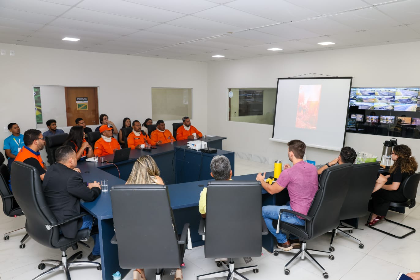 Secretaria de Mobilidade Urbana de Palmas realiza roda de conversa com servidores da Prefeitura de Palmas sobre prevenção às queimadas