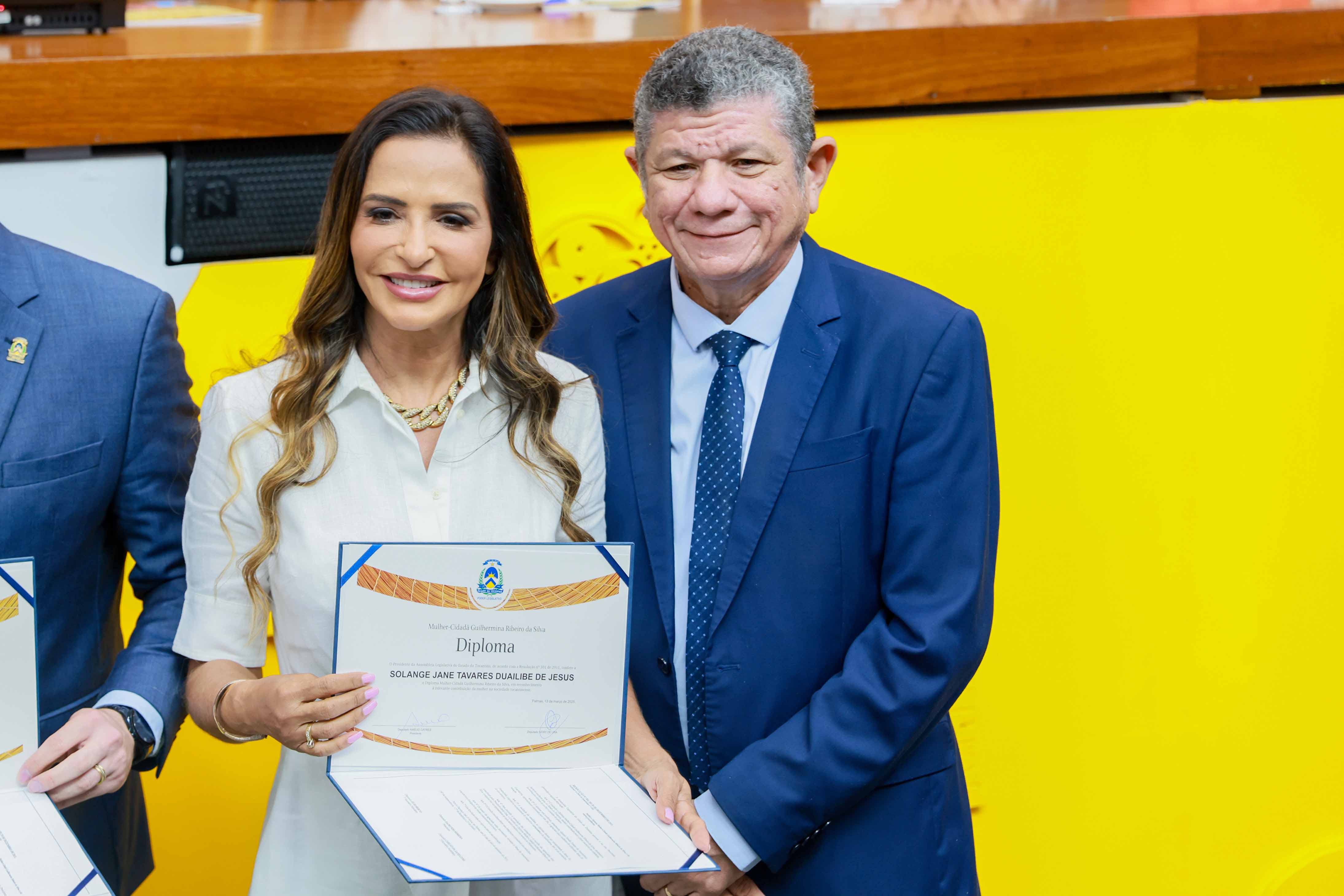 Secretária Solange Duailibe durante homenagem na AL