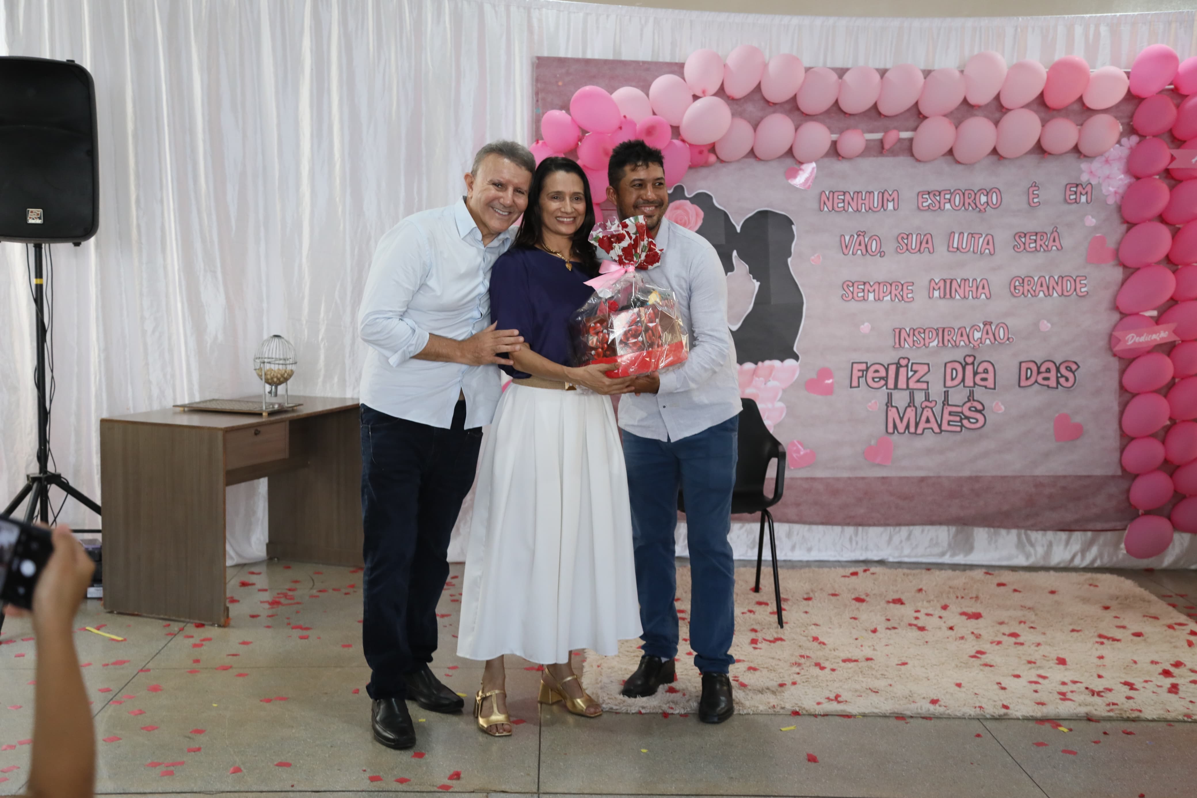 Primeira-dama e secretária de Ação Social, Polyanna Siqueira Campos é homenageada em evento do Dia das Mães, no Jardim Taquari