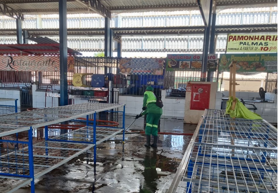 Limpeza da feira da  307 Norte