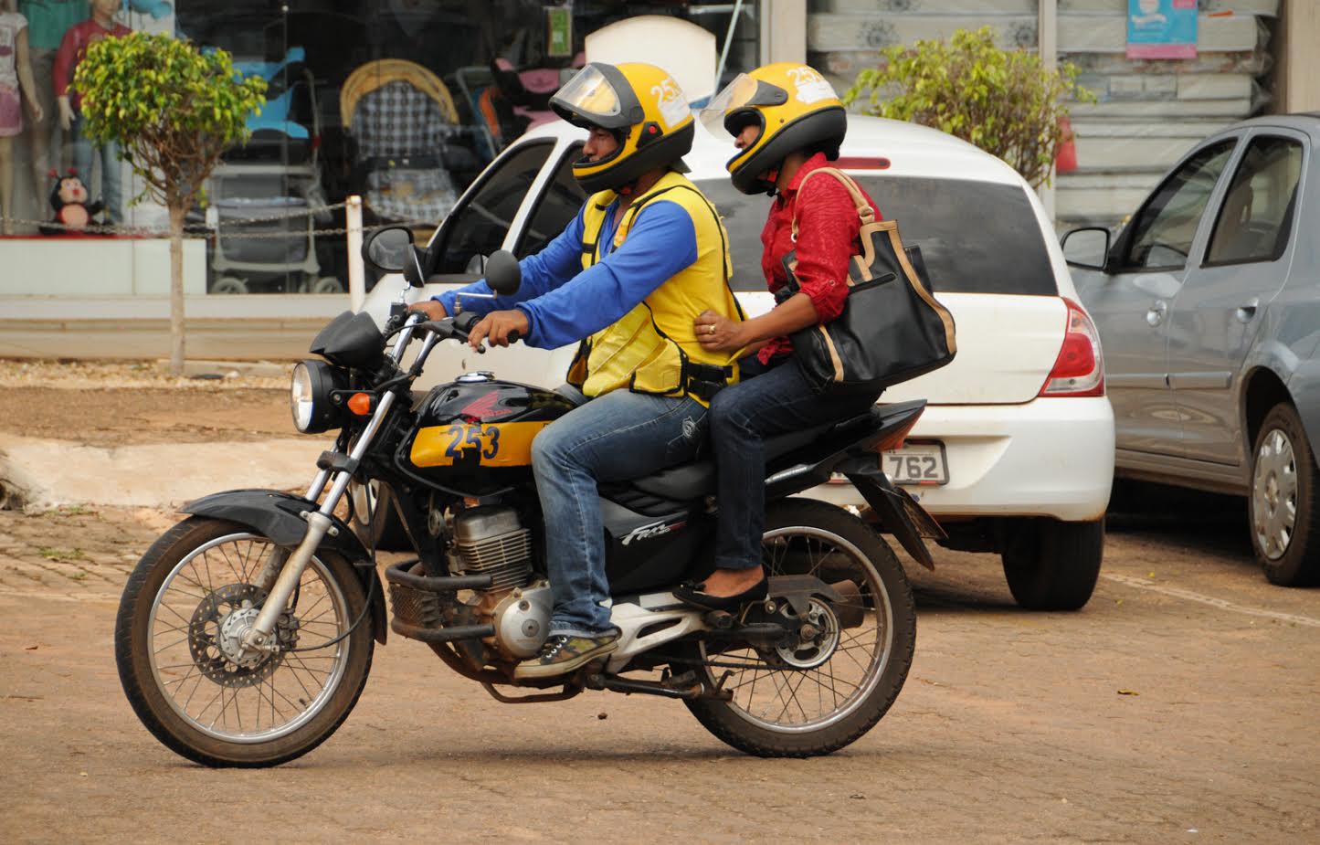 Vistoria de táxis e mototaxis segue até dia 13 de abril