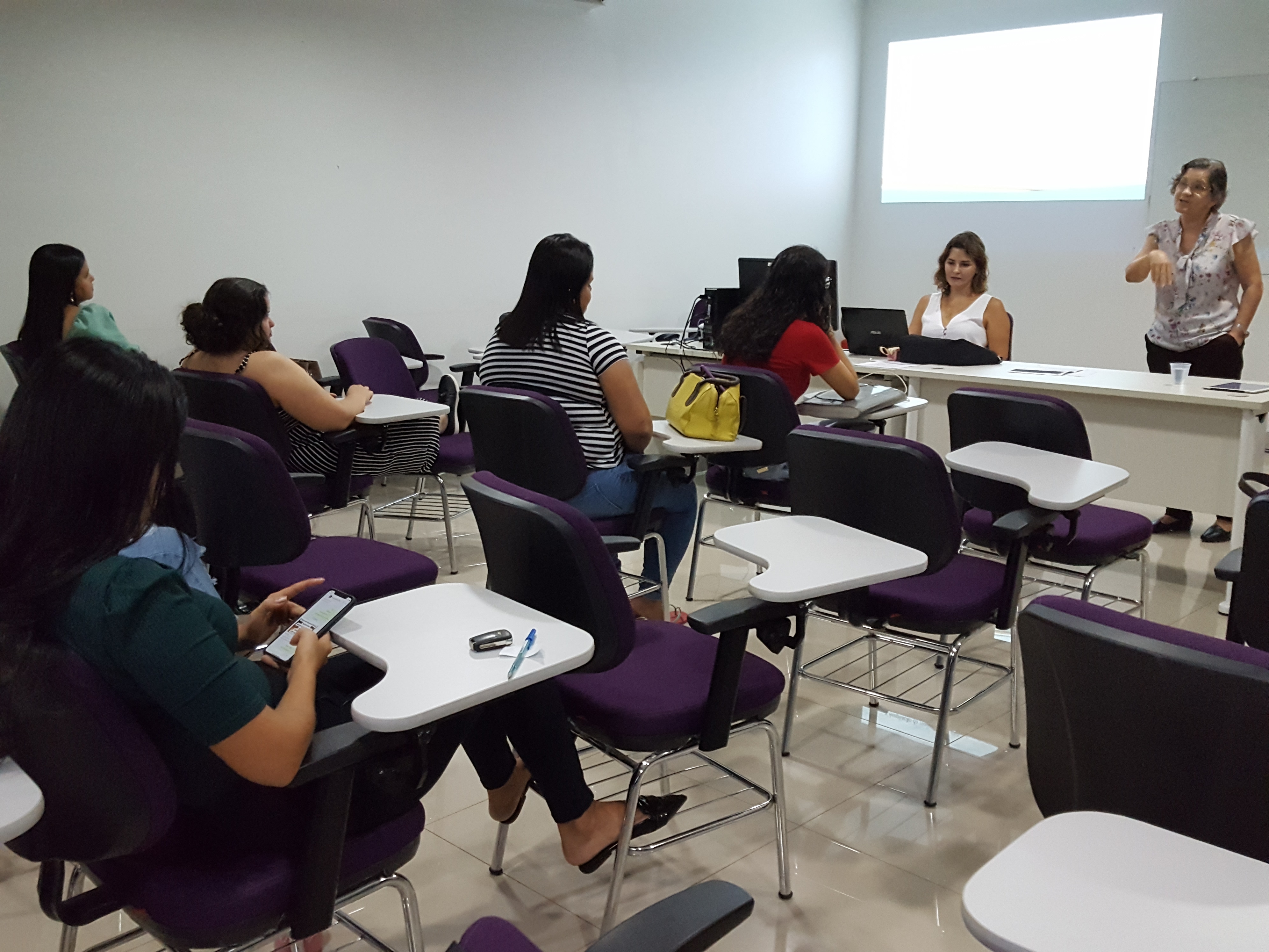 Médicos Residentes em Saúde da Família trocam experiências com especialista sobre Tuberculose