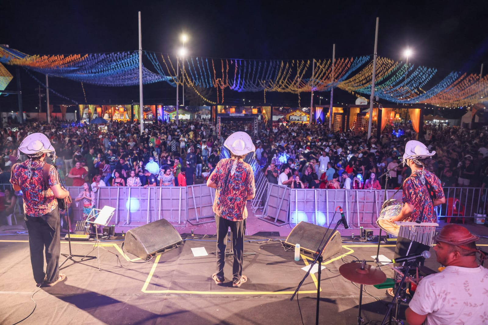 Trio Bacana foi a segunda atração do Palco Principal do Arraiá