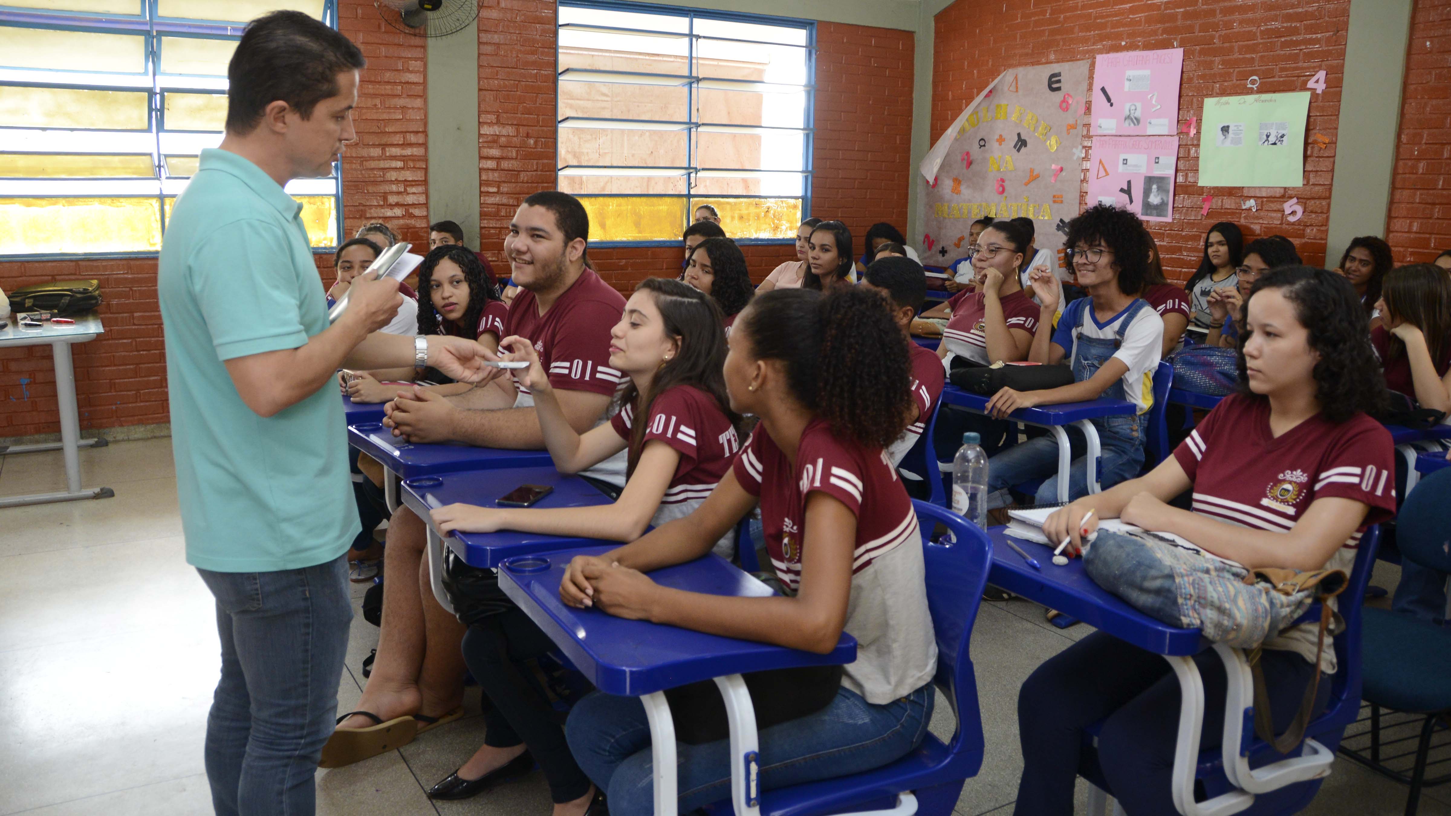 Último aulão antes da primeira etapa do Enem prepara alunos para prova de humanas, linguagens e redação