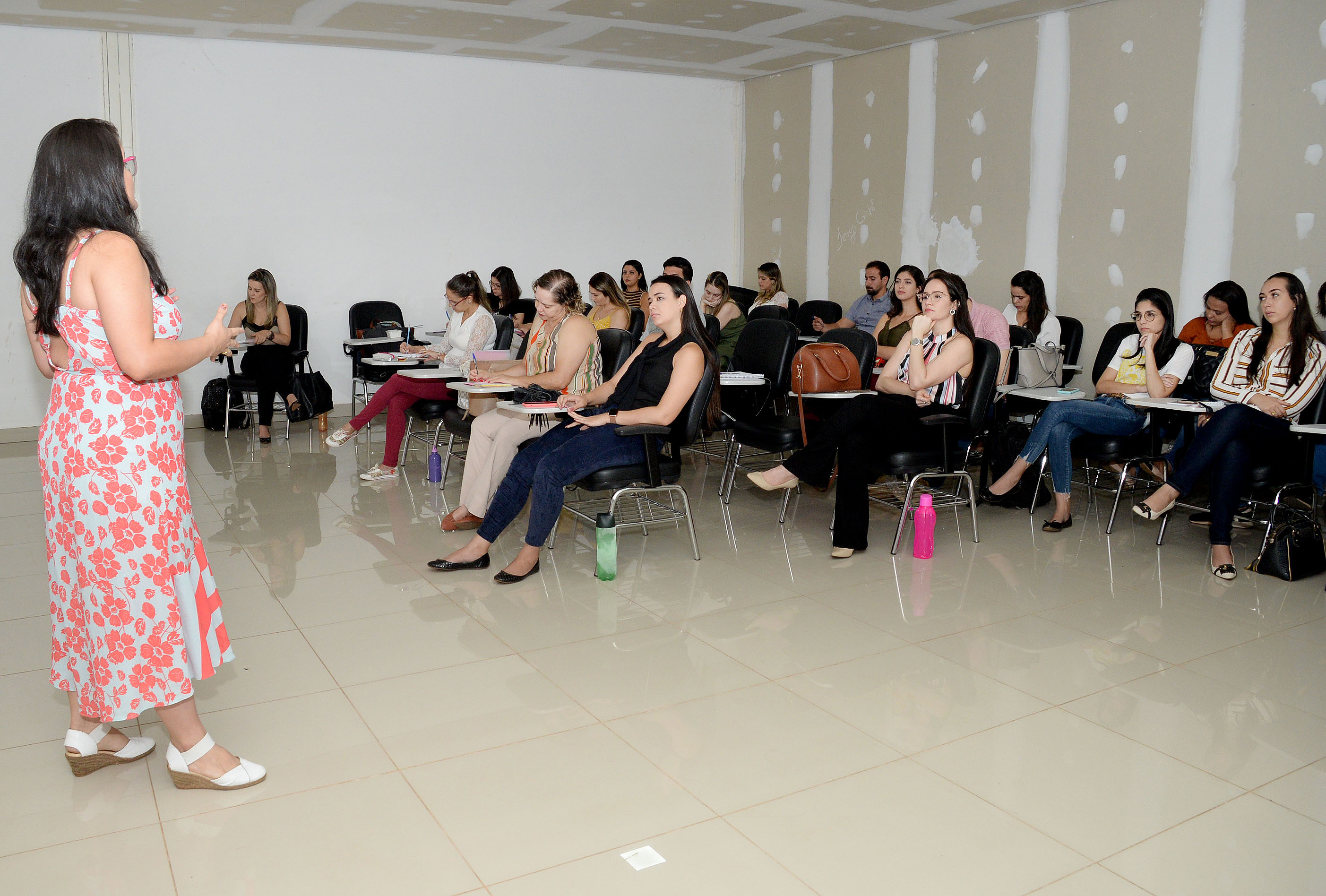 Com aulas teóricas e práticas, profissionais do SUS são capacitados para o controle e prevenção da hanseníase