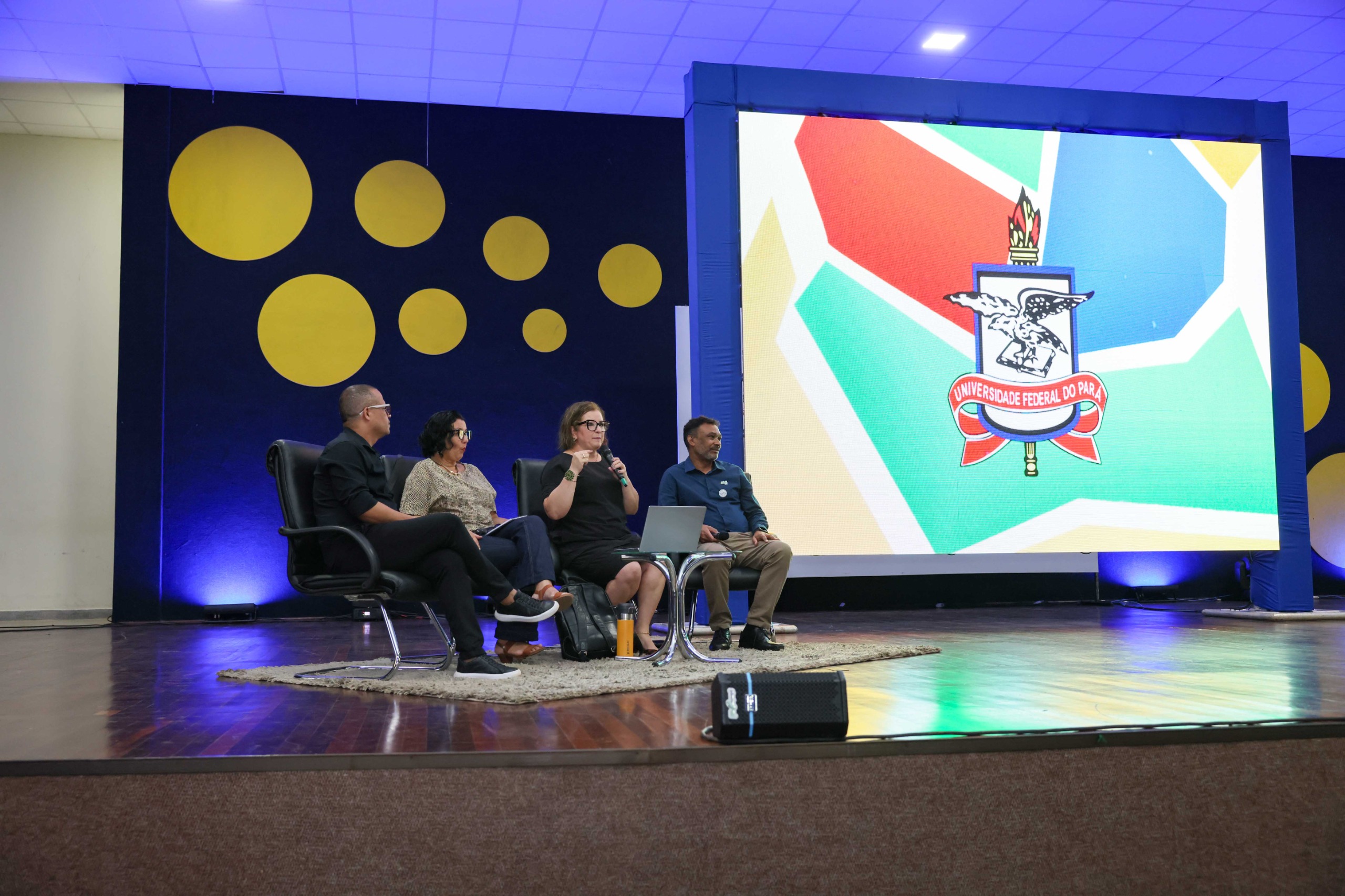 Formação tem o objetivo de preparar os educadores para a efetivação da política de educação em tempo integral no sistema estadual