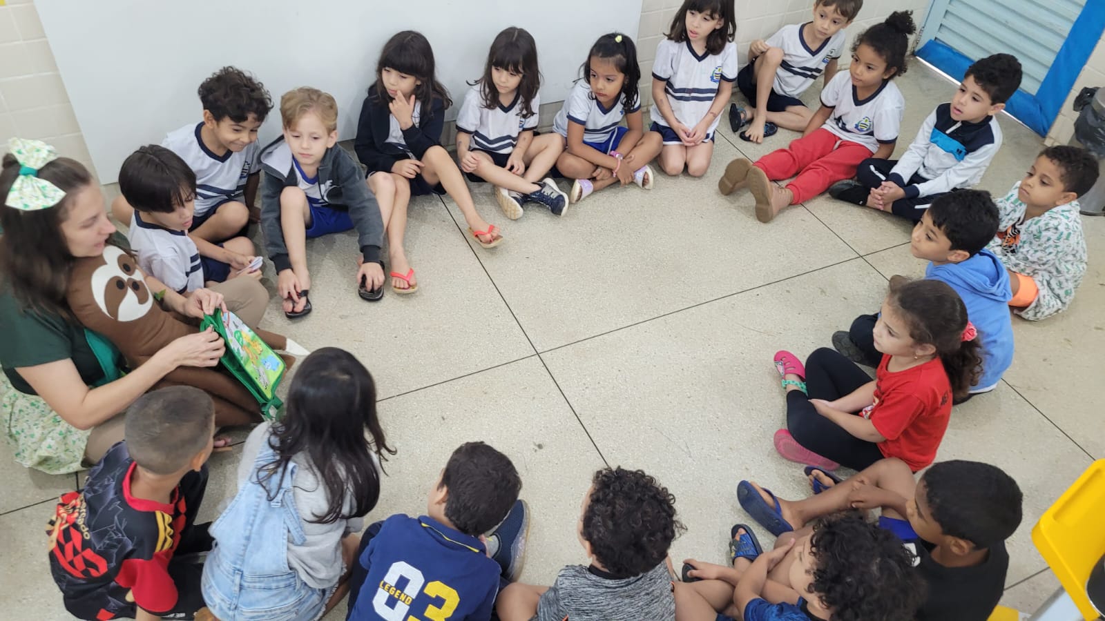 Projeto 'Hora da Preguiça' acalma crianças após atividades externas e melhora desempenho em sala