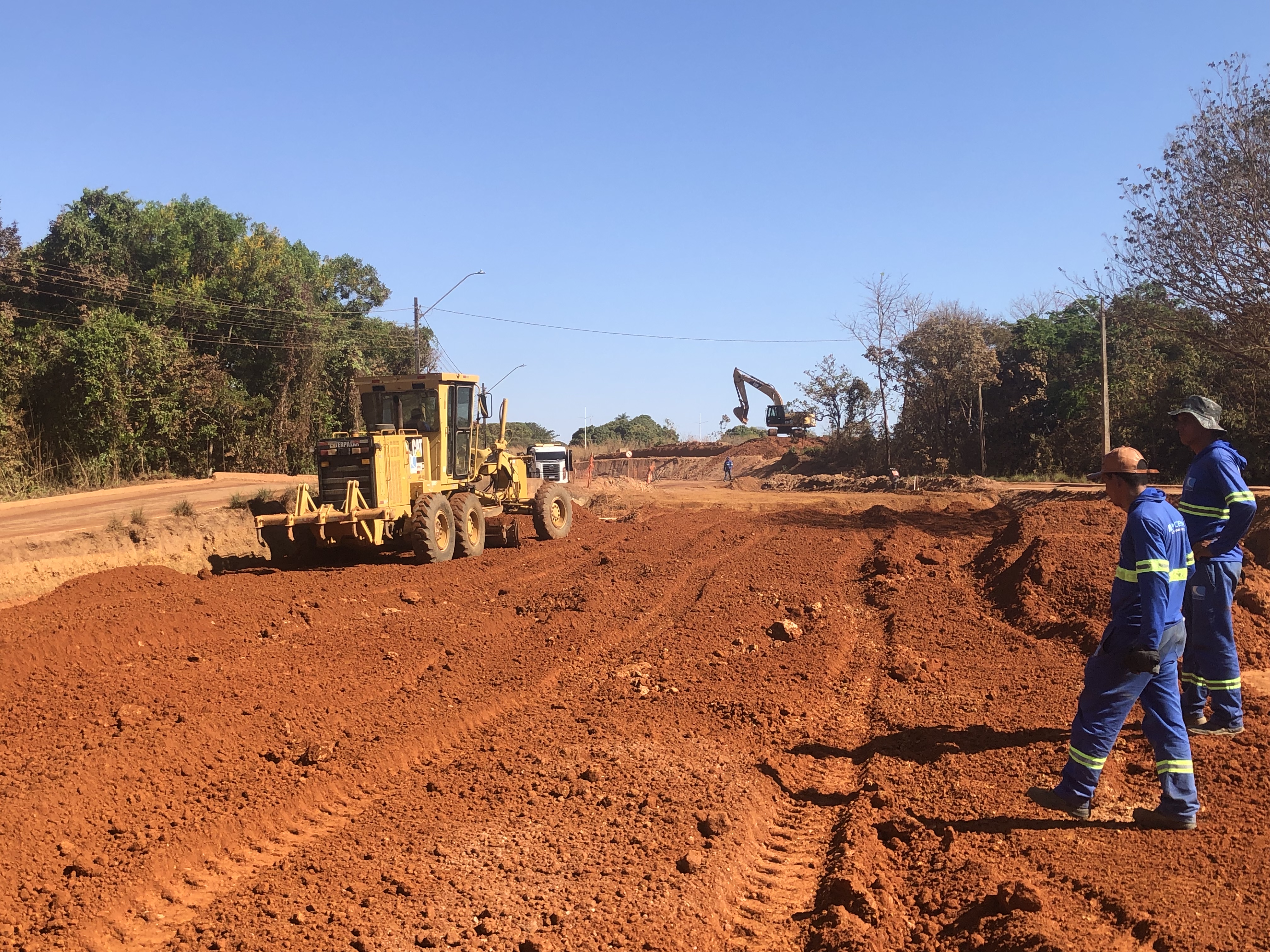 Nova avenida em construção contará com pista duplicada