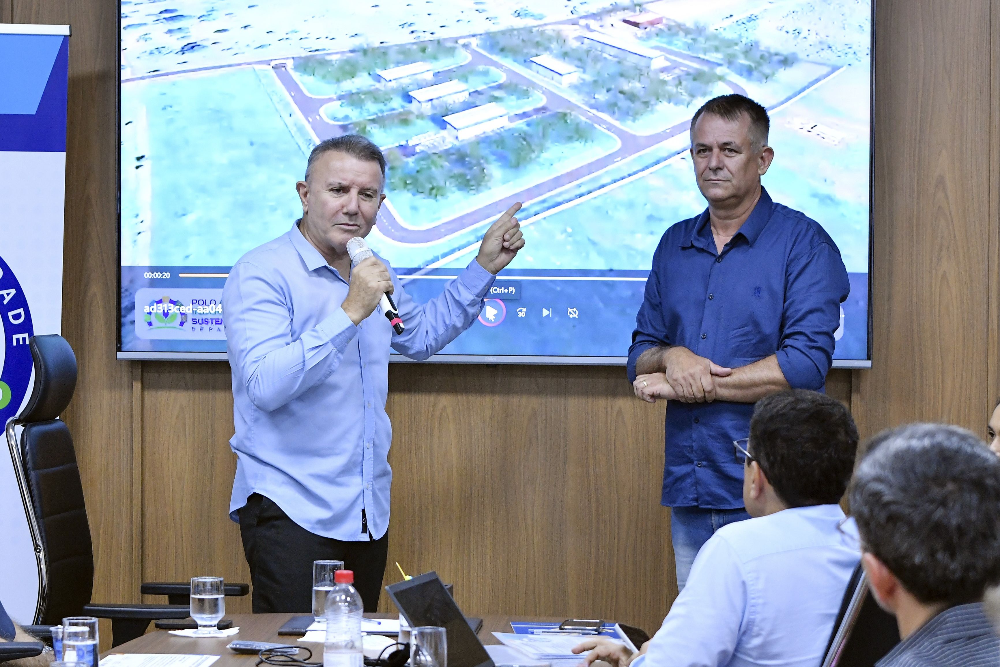 Prefeito Eduardo Siqueira Campos e Jaime Café falando sobre os benefícios do Selo SIM  - Foto: Francisco Barros 