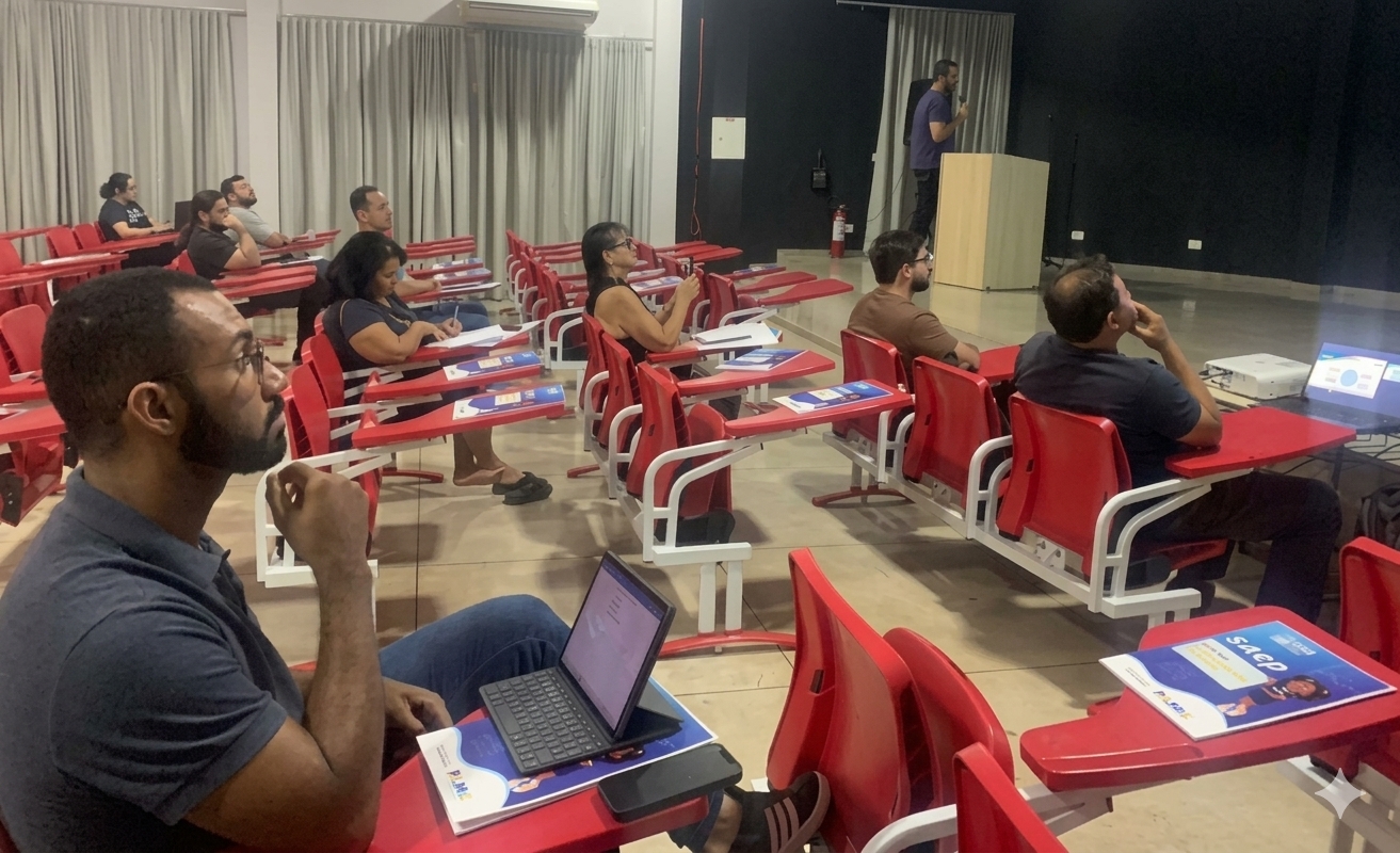 Professor de Matemática da Escola Darcy Ribeiro, Paulo Lerisson Cardoso afirmou que o ciclo formativo proporciona mais conhecimentos para conduzir os processos com mais assertividade - Foto: Taygo Mello