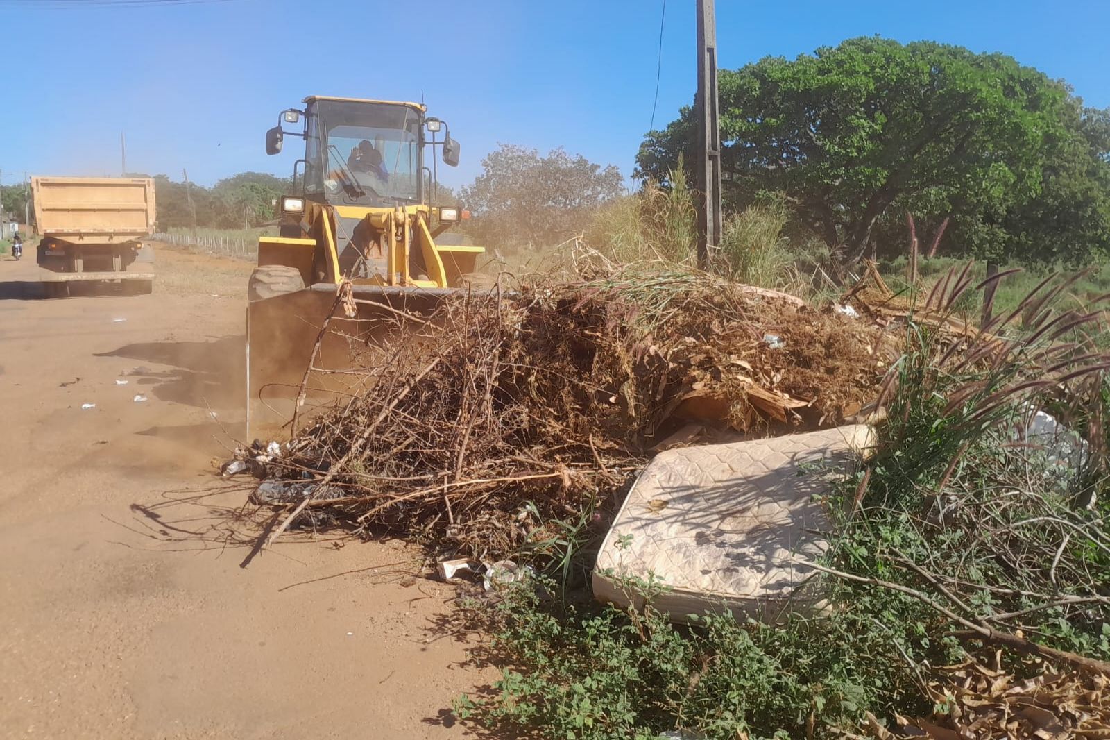 Prefeitura de Palmas retira mais de 2 mil toneladas de entulhos em grande ação de limpeza urbana