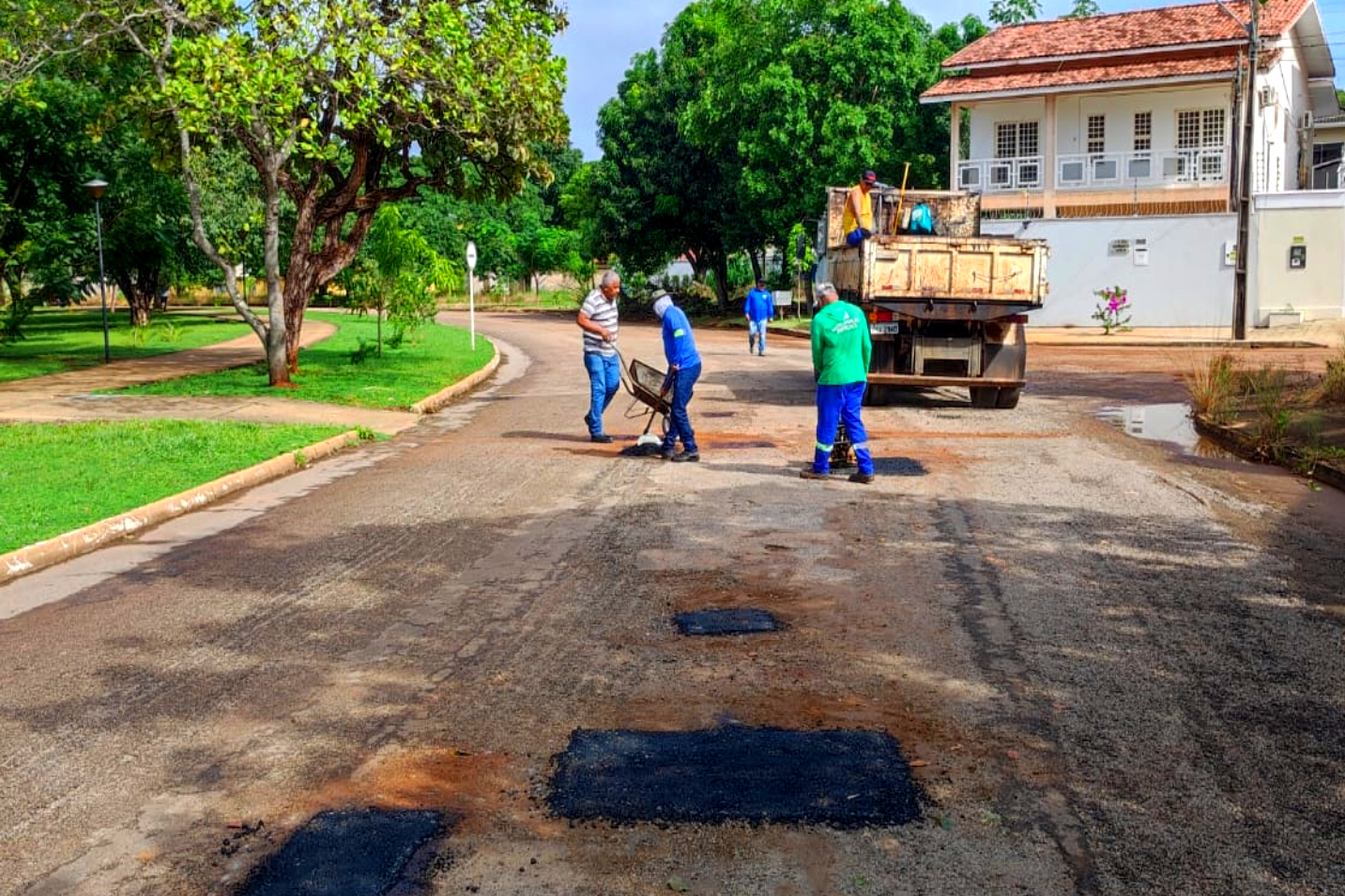 Prefeitura de Palmas executa reparos em mais de sete mil buracos neste mês de janeiro