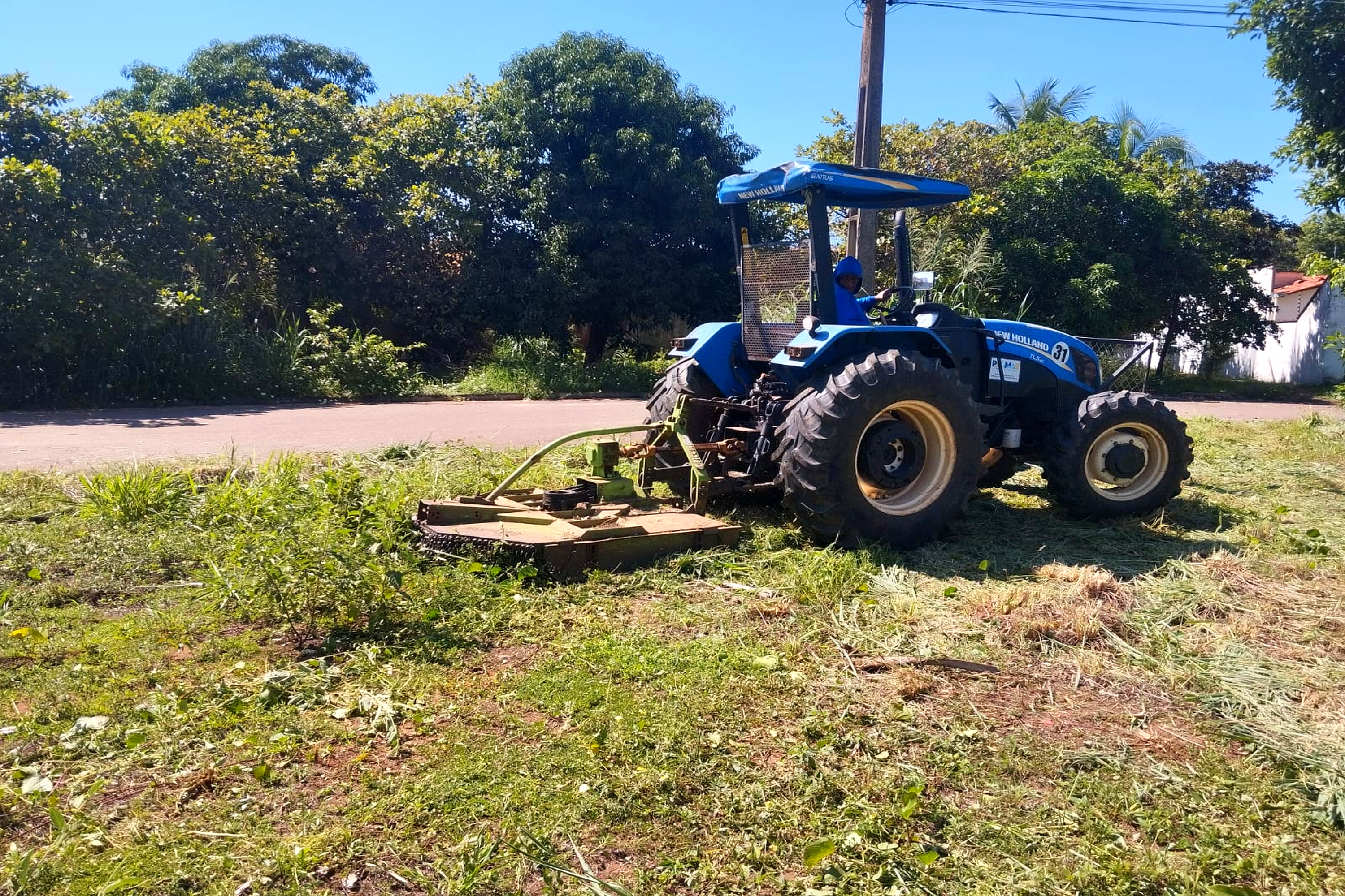 Prefeitura finaliza roçagem de seis quadras da região sudoeste do Plano Diretor de Palmas