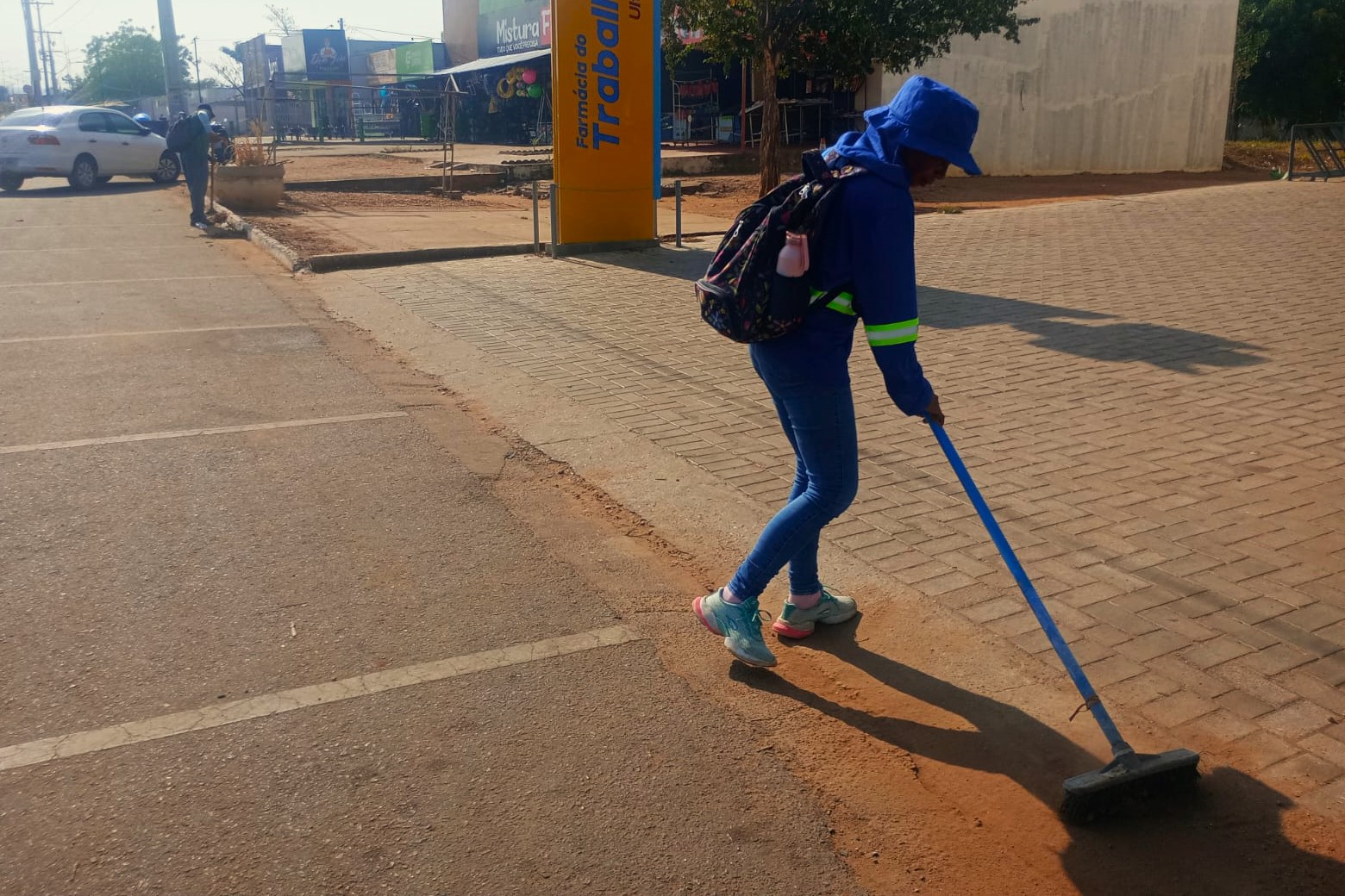 Limpeza nas ruas do Jardim Taquari