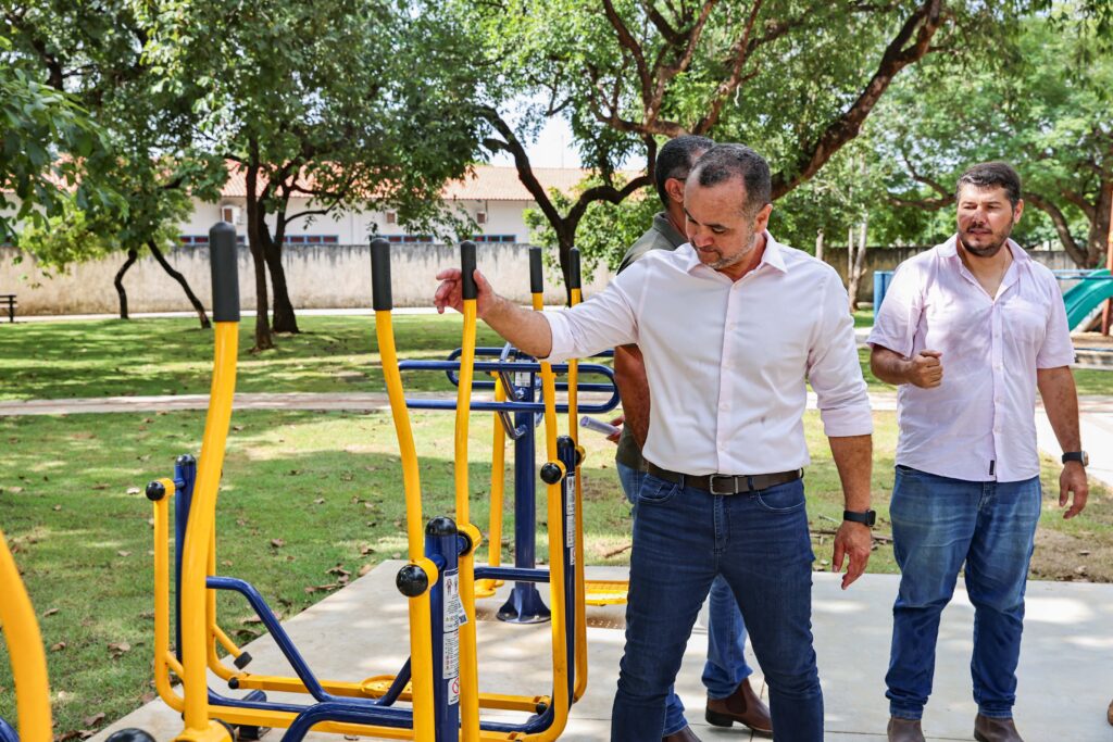 Paulo Cezar Monteiro informou que a praça está com mais de 90% dos serviços finalizados - Foto: Francisco Barros / Secom Palmas