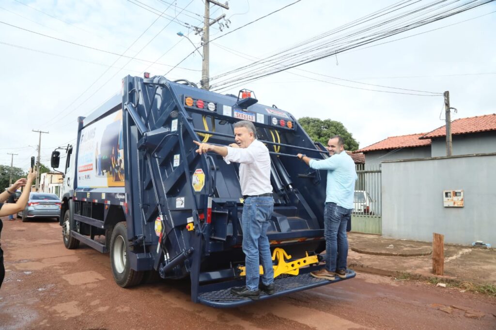 Prefeito Eduardo Siqueira Campos inicia Operação Palmas Bem Cuidada ao lado do secretário municipal de Infraestrutura Paulo Cezar Monteiro - Foto: Edu Fortes