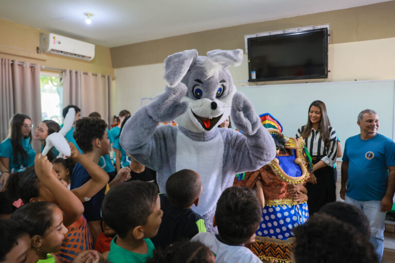 Projeto Páscoa Solidária entrega brinquedos e chocolates às crianças no Jardim Aureny III em Palmas