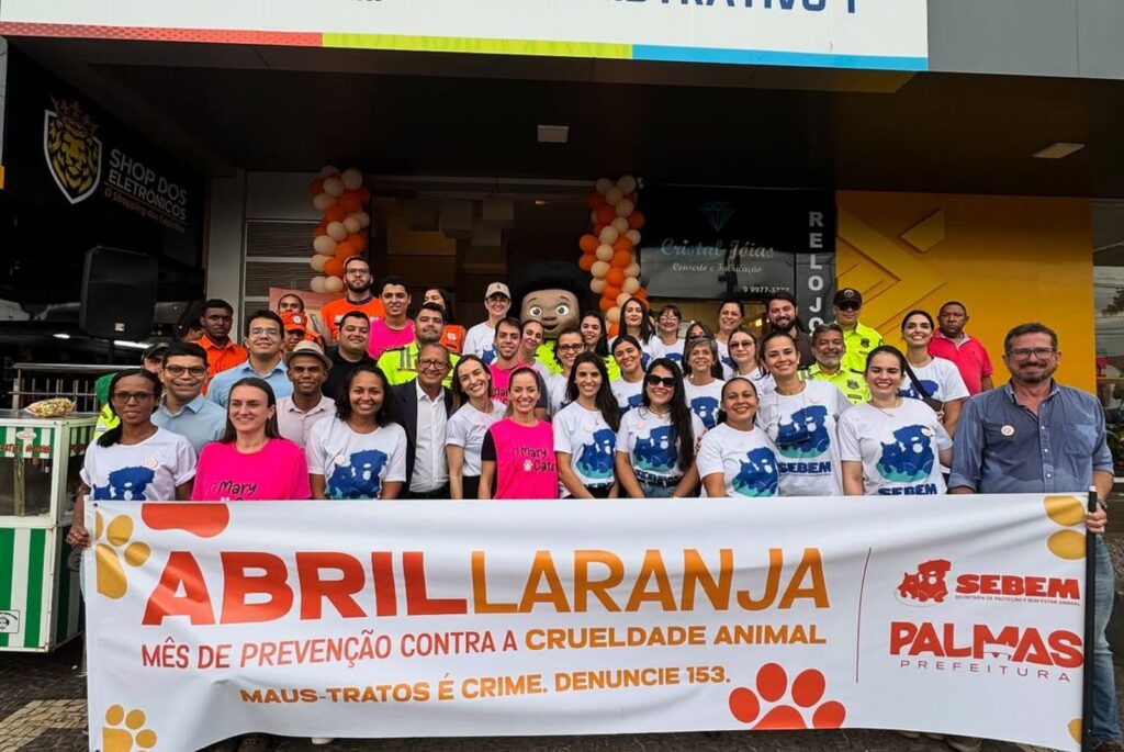 Blitz educativa orienta motoristas sobre a prevenção aos maus-tratos contra animais, em ação da campanha Abril Laranja