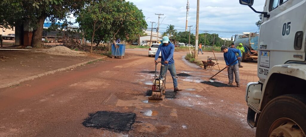 Manutenção de via na Avenida LO-19, entrada da quadra ASR-SE 85 (812 Sul)