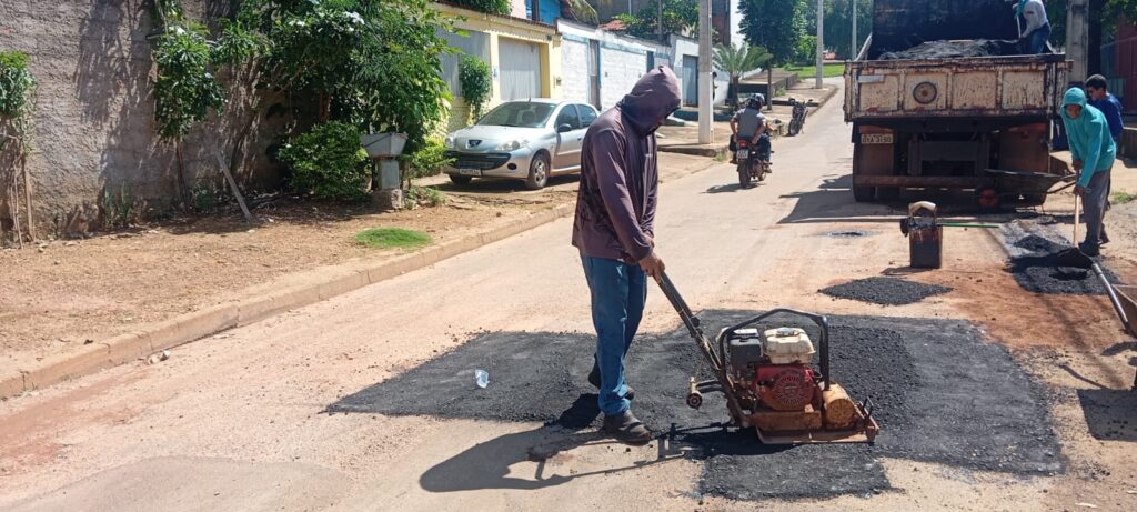 Manutenção de via no Jardim Aureny ll