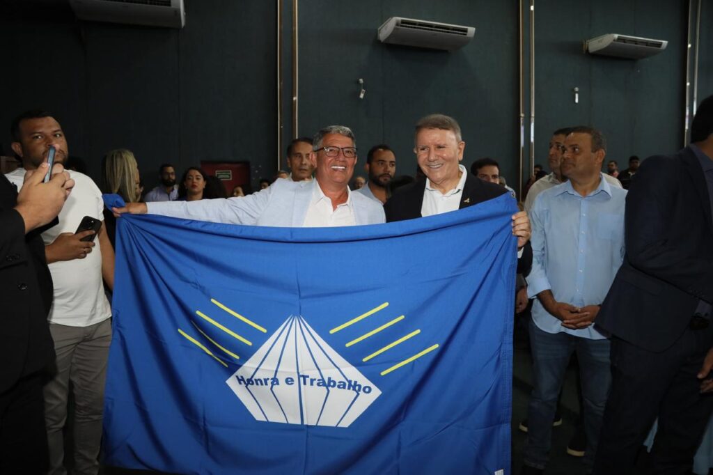 Eduardo Siqueira Campos participa da posse de Big Jow na presidência da ATM 36
