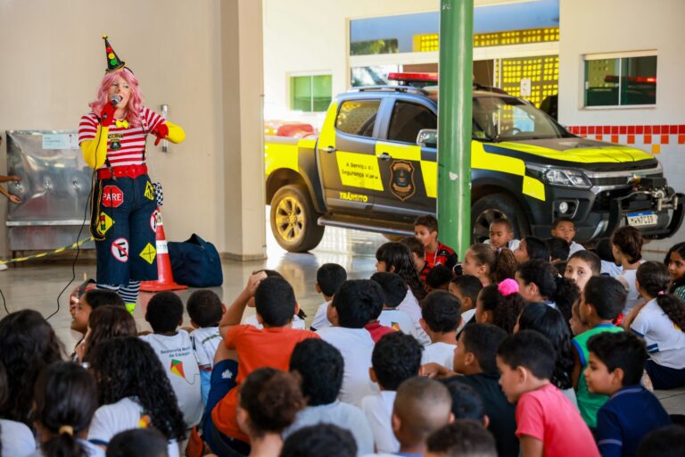 Escola Municipal Lúcia Sales recebe ação do Maio Amarelo
