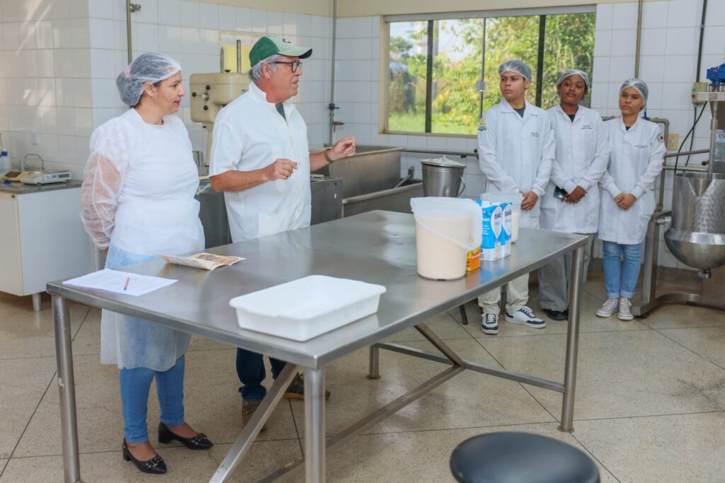 Oficina foi ministrada por professor e alunos do curso de engenharia de alimentos da Universidade Federal do Tocantins - Foto: Júnior Suzuki