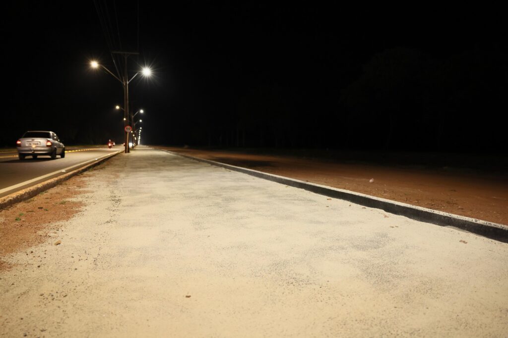 Ciclovia no acesso ao Taquari foi pavimentada e iluminada<br>- Foto: Francisco Barros