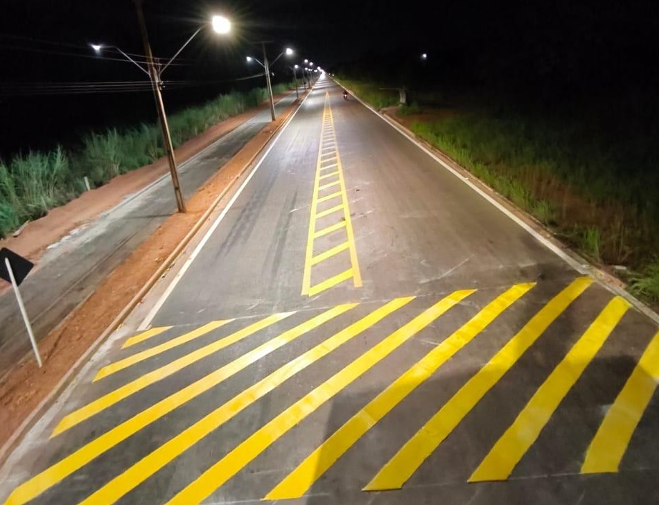 Avenida Teotônio Segurado, principal via de acesso ao Jardim Taquari, foi recapeada, sinalizada, iluminada e ciclovia pavimentada - Foto: Divulgação