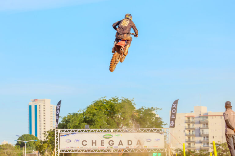 Campeonato Brasileiro de Motocross inicia evento com etapa do campeonato estadual em Palmas