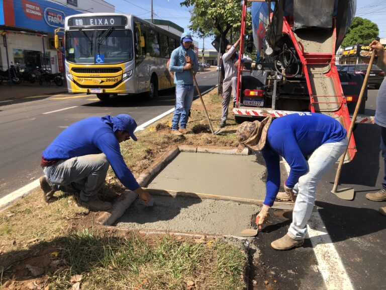 Avenidas comerciais dos Jardins Aurenys são contempladas com implantação de recuos para contêineres