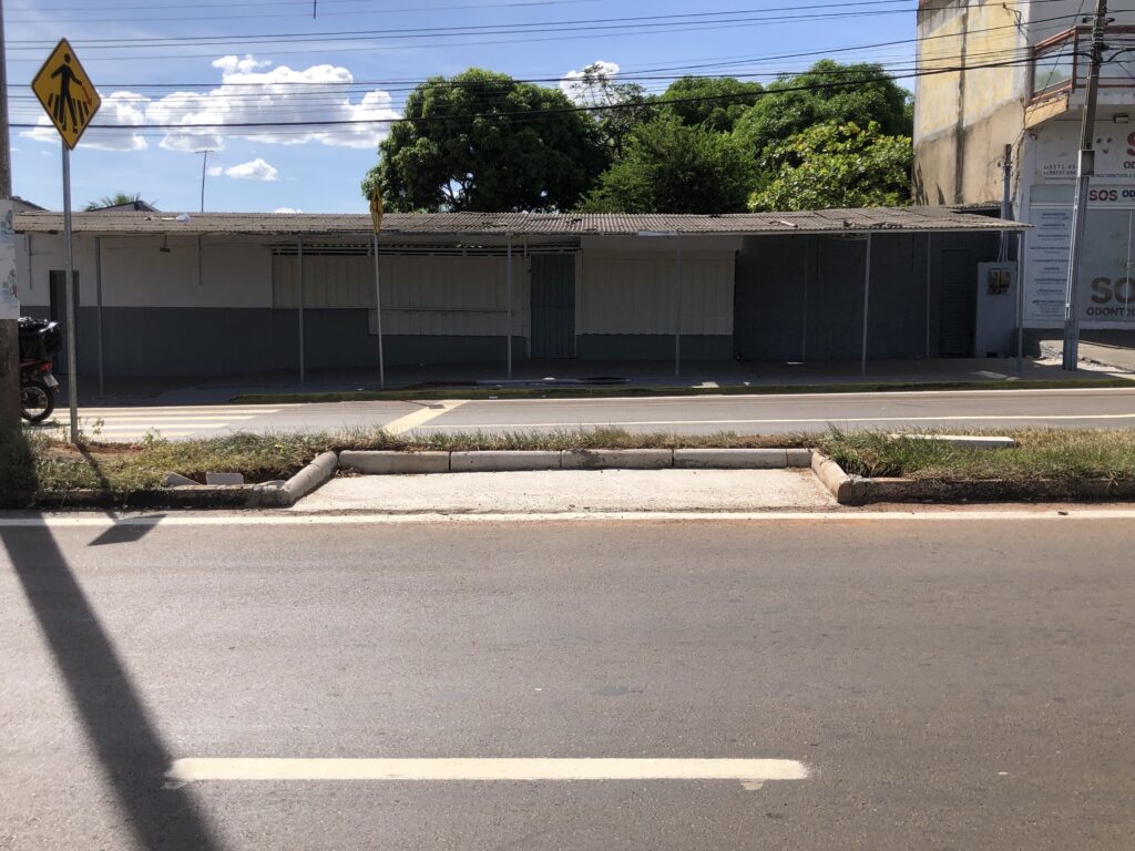 Serviços de implantação de recuo para contêineres no Aureny I - Foto:<br> divulgação