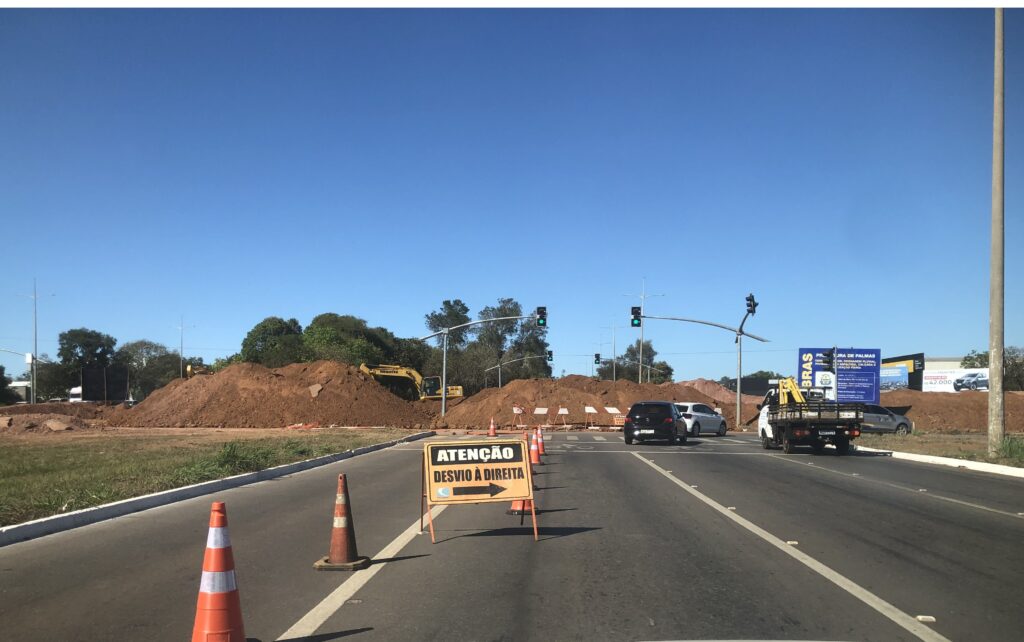 Condutores de veículos devem ficar atentos ao desvio de fluxo no cruzamento da LO-21 com a Teotônio Segurado - Foto: divulgação