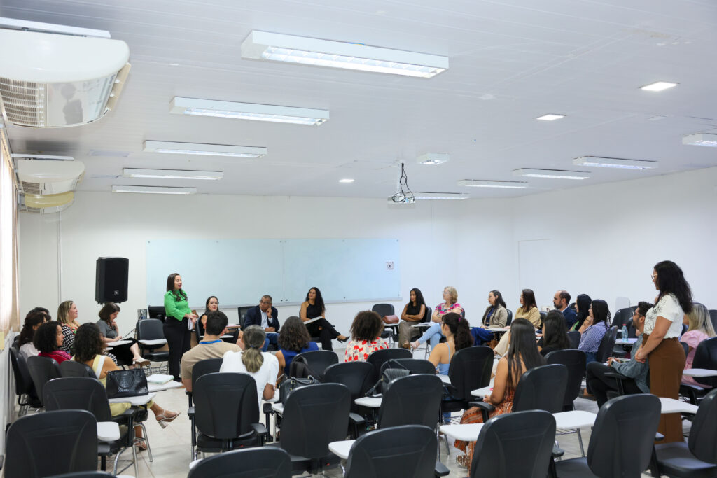 Equipe da Semas acolheu os padrinhos já cadastrados no projeto